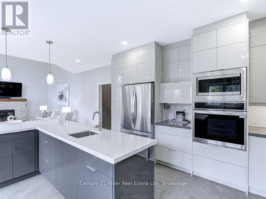 2128 Arbourview Drive, Oakville, Ontario  L6M 3N9 - Photo 6 - W12922374