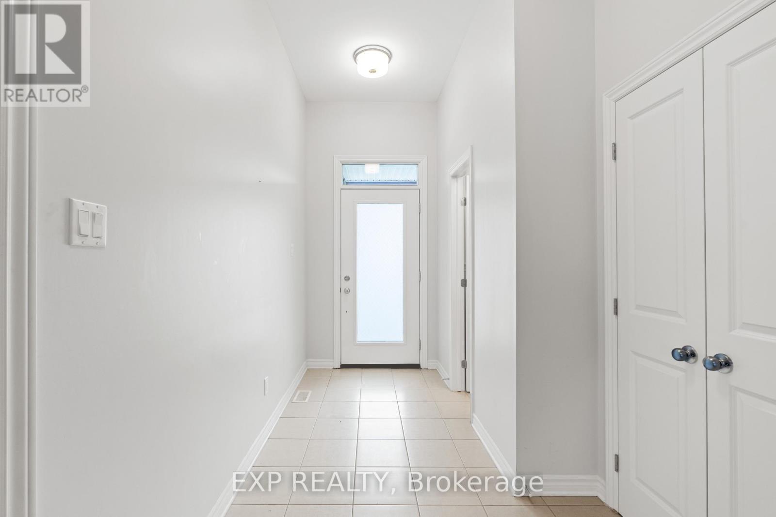 163 Angelonia Crescent, Ottawa, Ontario  K1T 3V9 - Photo 3 - X12960776