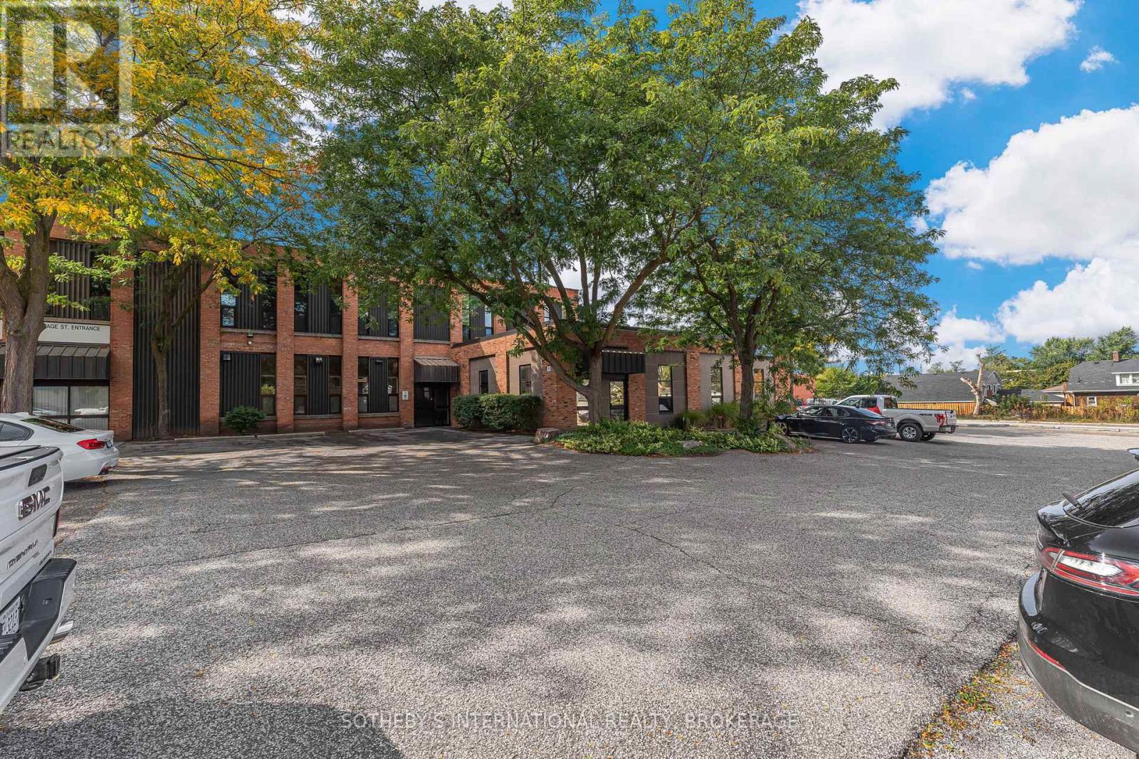 210 - 243 Church Street, St. Catharines, Ontario  L2R 3E8 - Photo 4 - X12960830