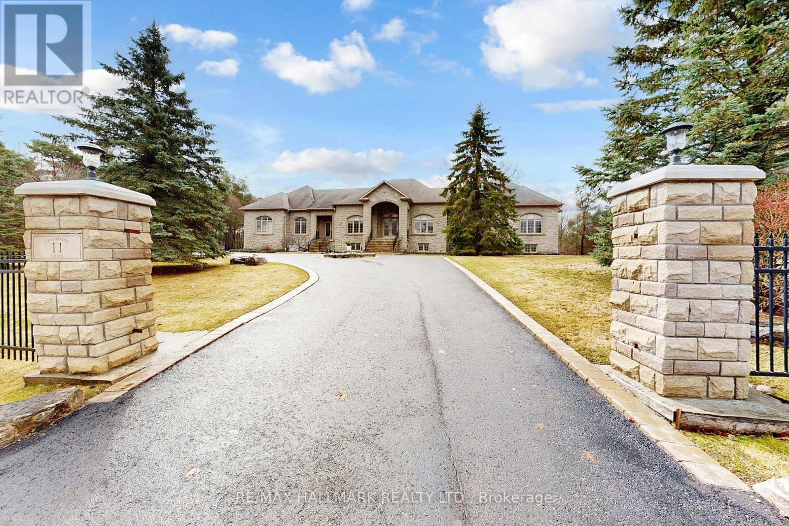 11 Cranborne Chase, Whitchurch-Stouffville, Ontario  L4A 0C6 - Photo 3 - N12953598