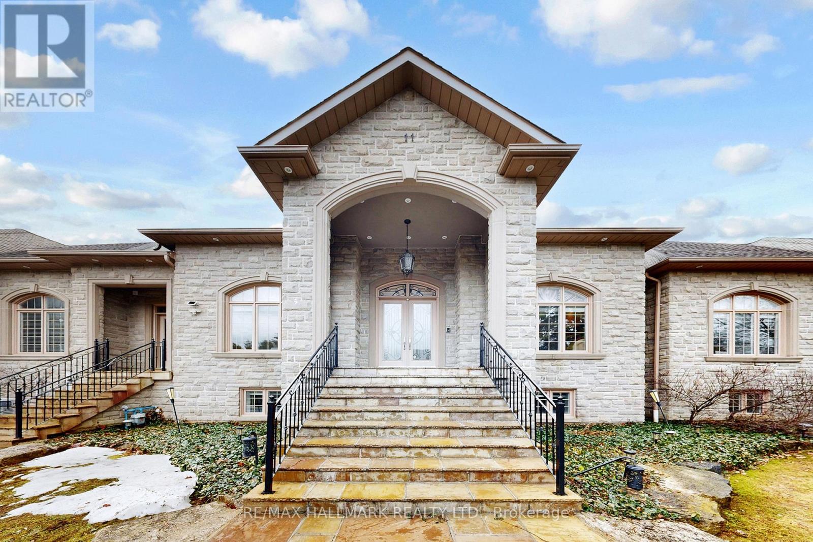 11 Cranborne Chase, Whitchurch-Stouffville, Ontario  L4A 0C6 - Photo 4 - N12953598