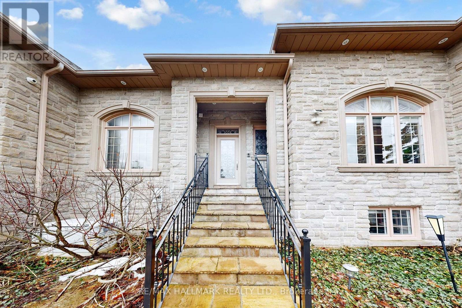 11 Cranborne Chase, Whitchurch-Stouffville, Ontario  L4A 0C6 - Photo 5 - N12953598