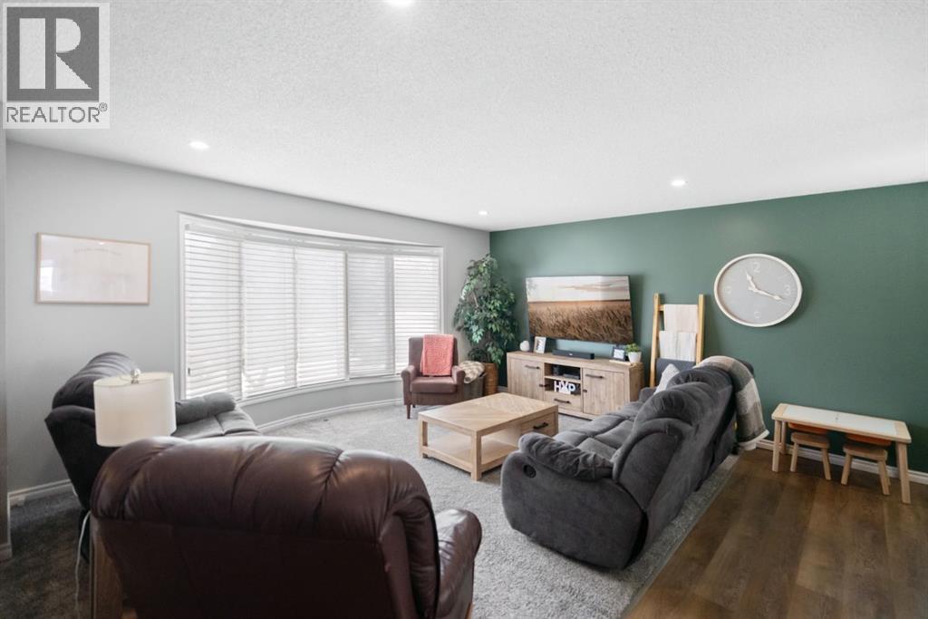 6405 50 Avenue, Camrose, Alberta  T4V 3Z9 - Photo 4 - A2298902