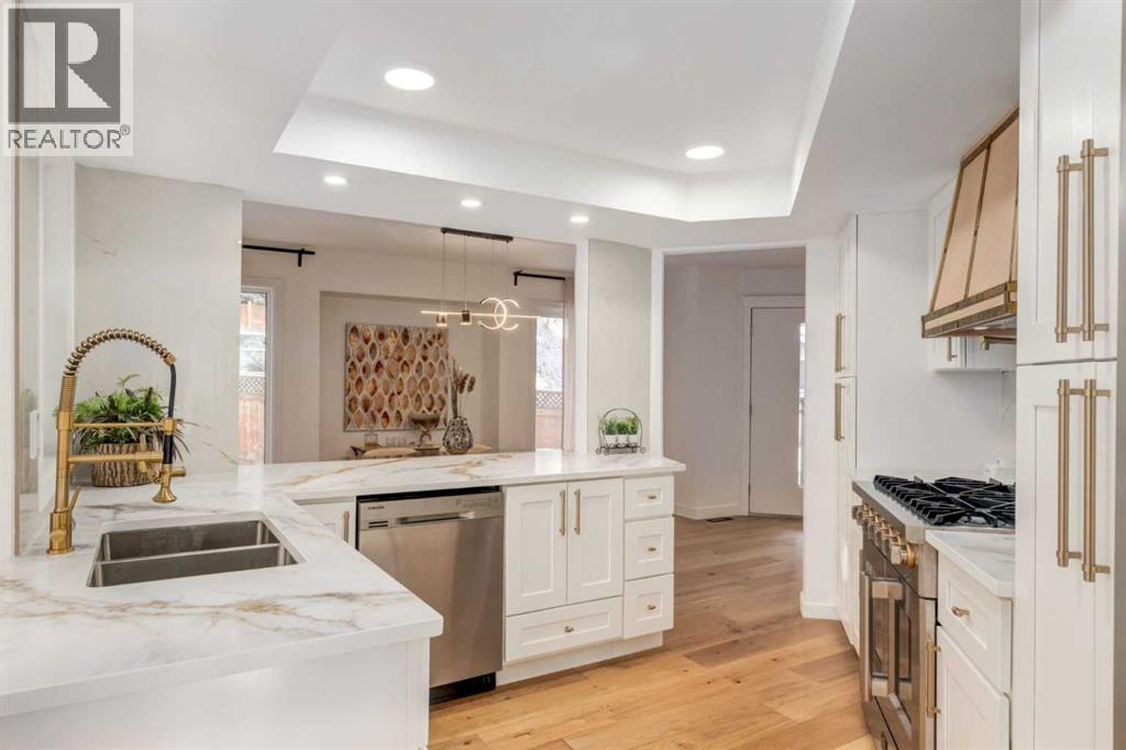 113 Straddock Terrace SW, Calgary, Alberta  T3H 2T4 - Photo 8 - A2283301