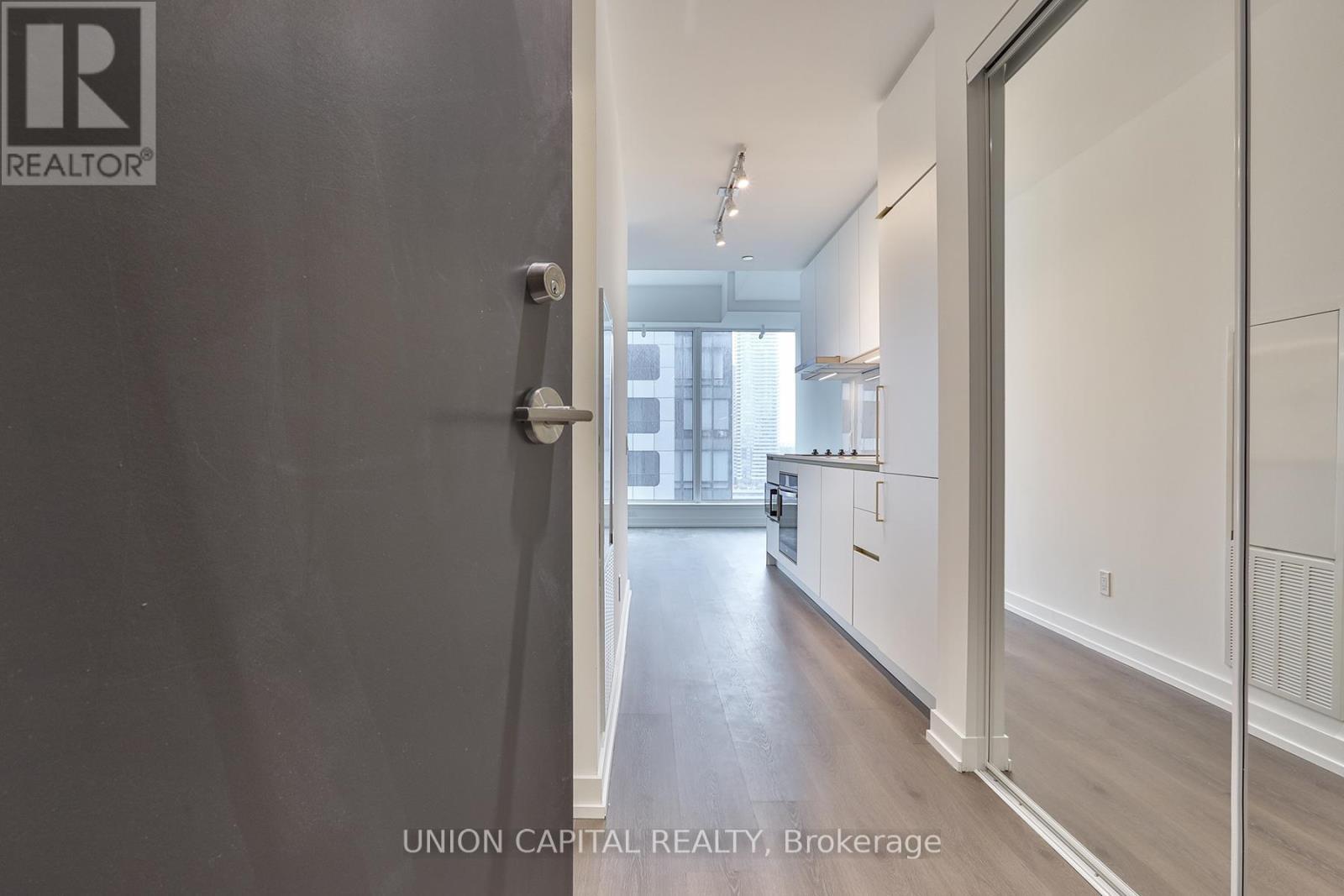 2607 - 8 Wellesley Street W, Toronto, Ontario  M4Y 0J5 - Photo 2 - C12960742