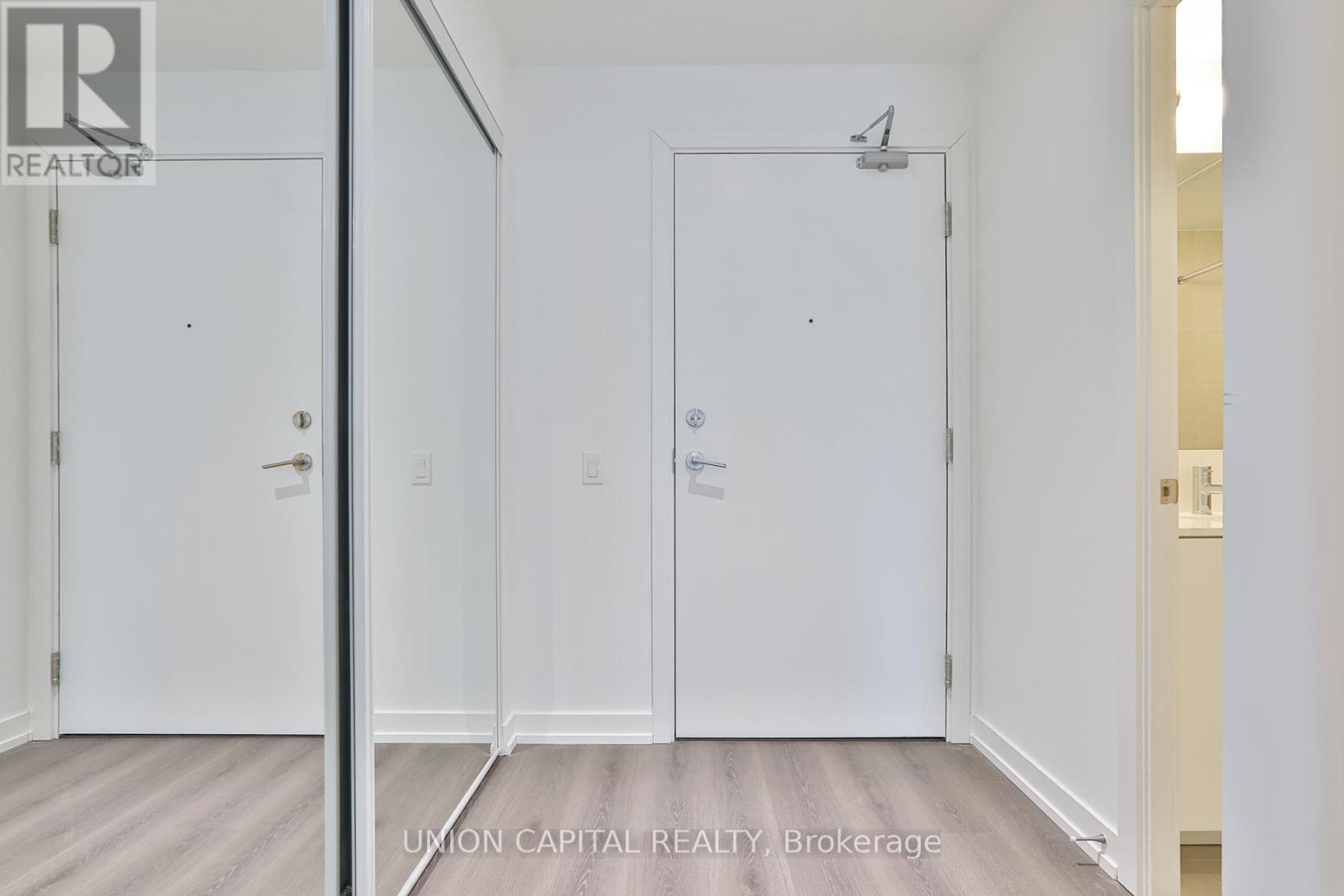 2607 - 8 Wellesley Street W, Toronto, Ontario  M4Y 0J5 - Photo 3 - C12960742