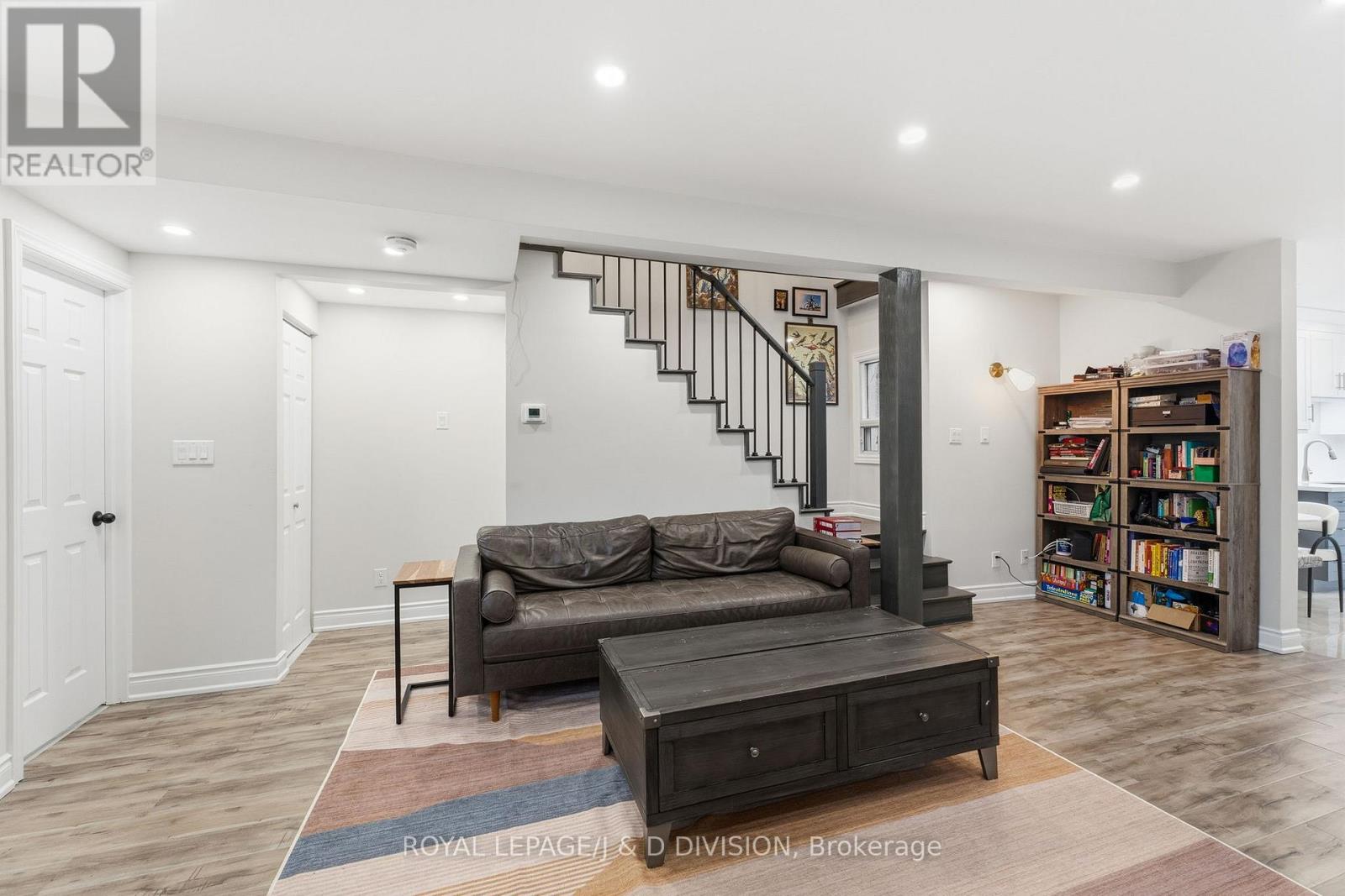 Upper - 118 Bogert Avenue, Toronto, Ontario  M2N 1K8 - Photo 10 - C12960756