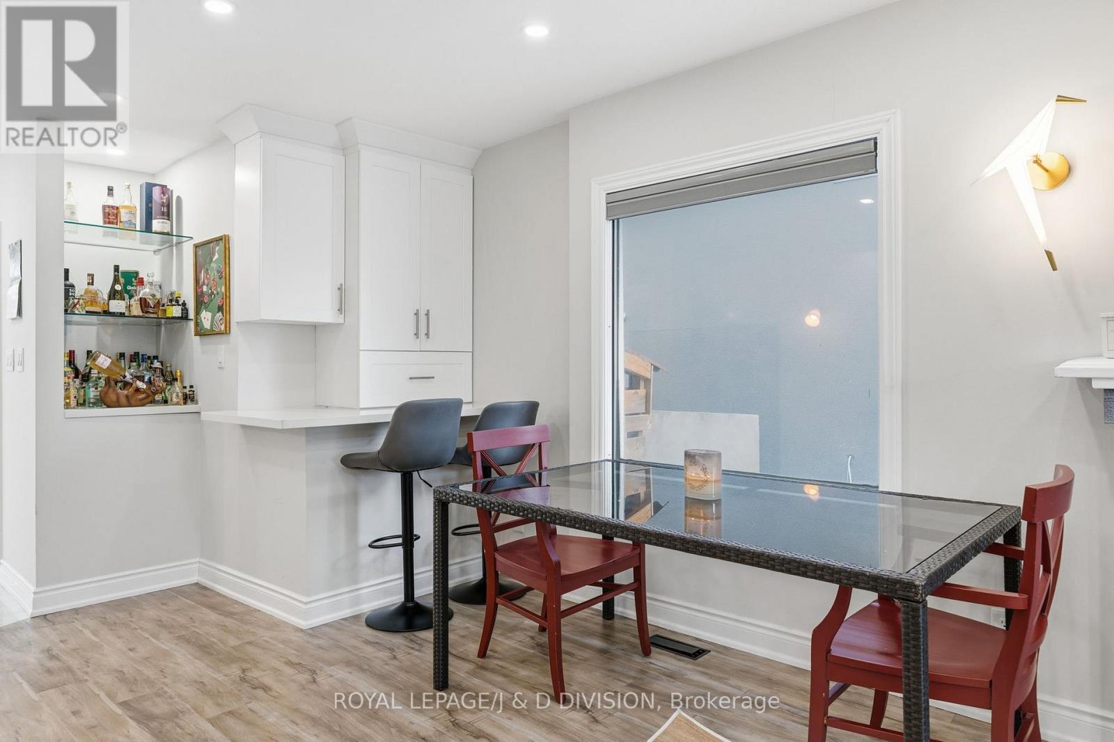 Upper - 118 Bogert Avenue, Toronto, Ontario  M2N 1K8 - Photo 11 - C12960756