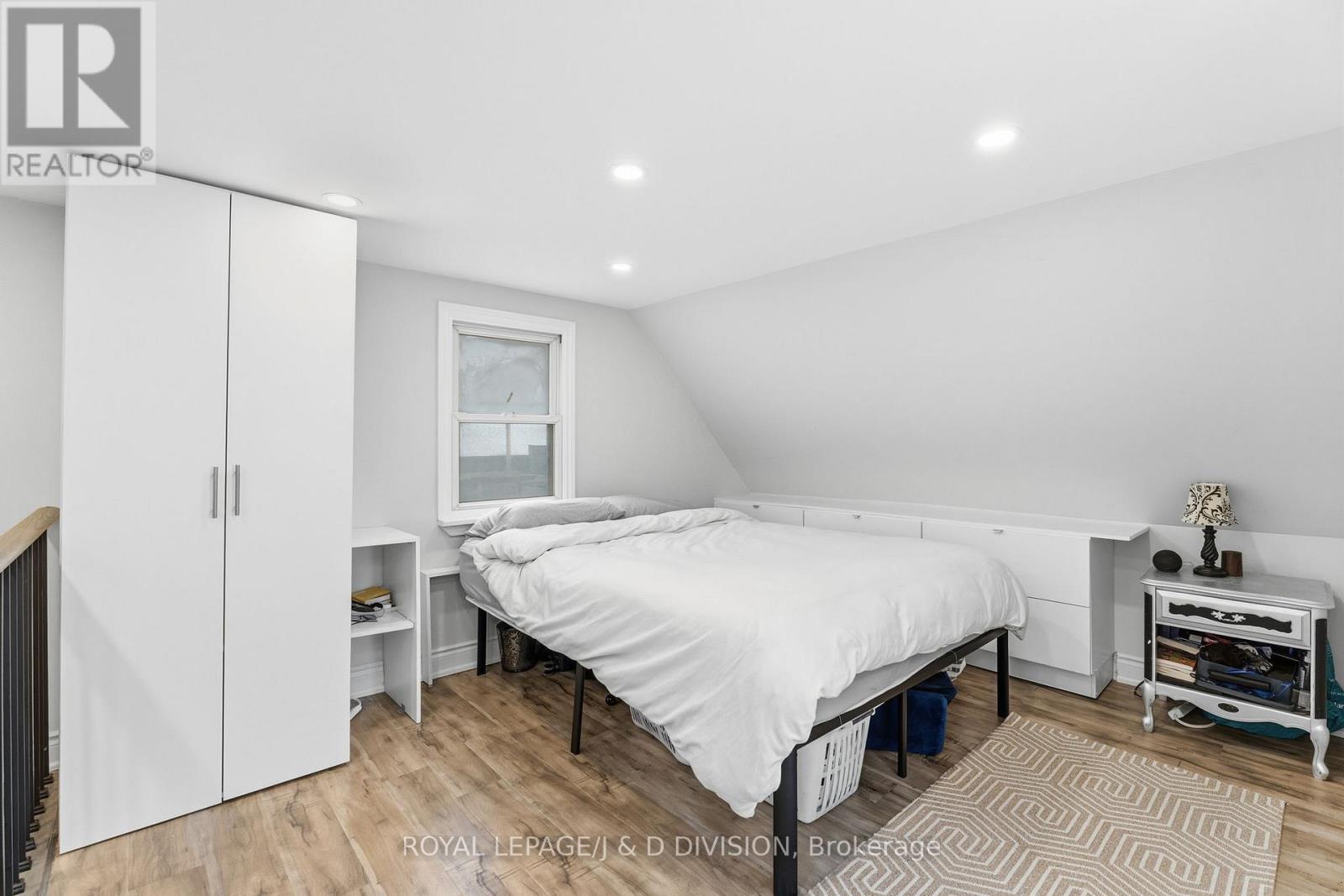 Upper - 118 Bogert Avenue, Toronto, Ontario  M2N 1K8 - Photo 16 - C12960756