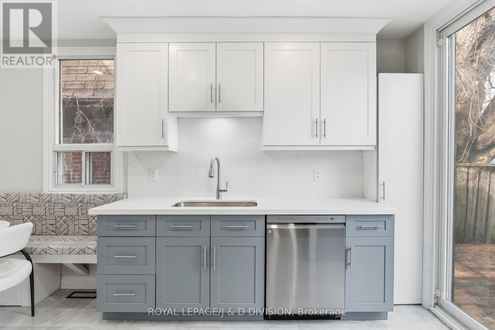 Upper - 118 Bogert Avenue, Toronto, Ontario  M2N 1K8 - Photo 4 - C12960756