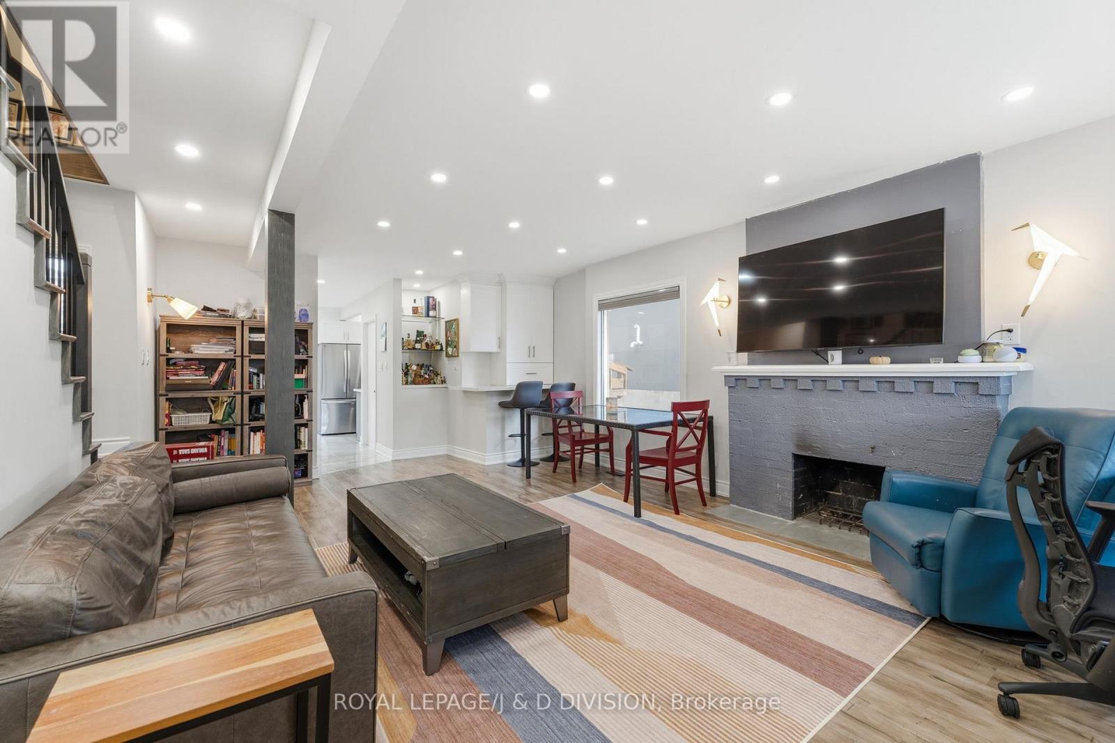 Upper - 118 Bogert Avenue, Toronto, Ontario  M2N 1K8 - Photo 7 - C12960756