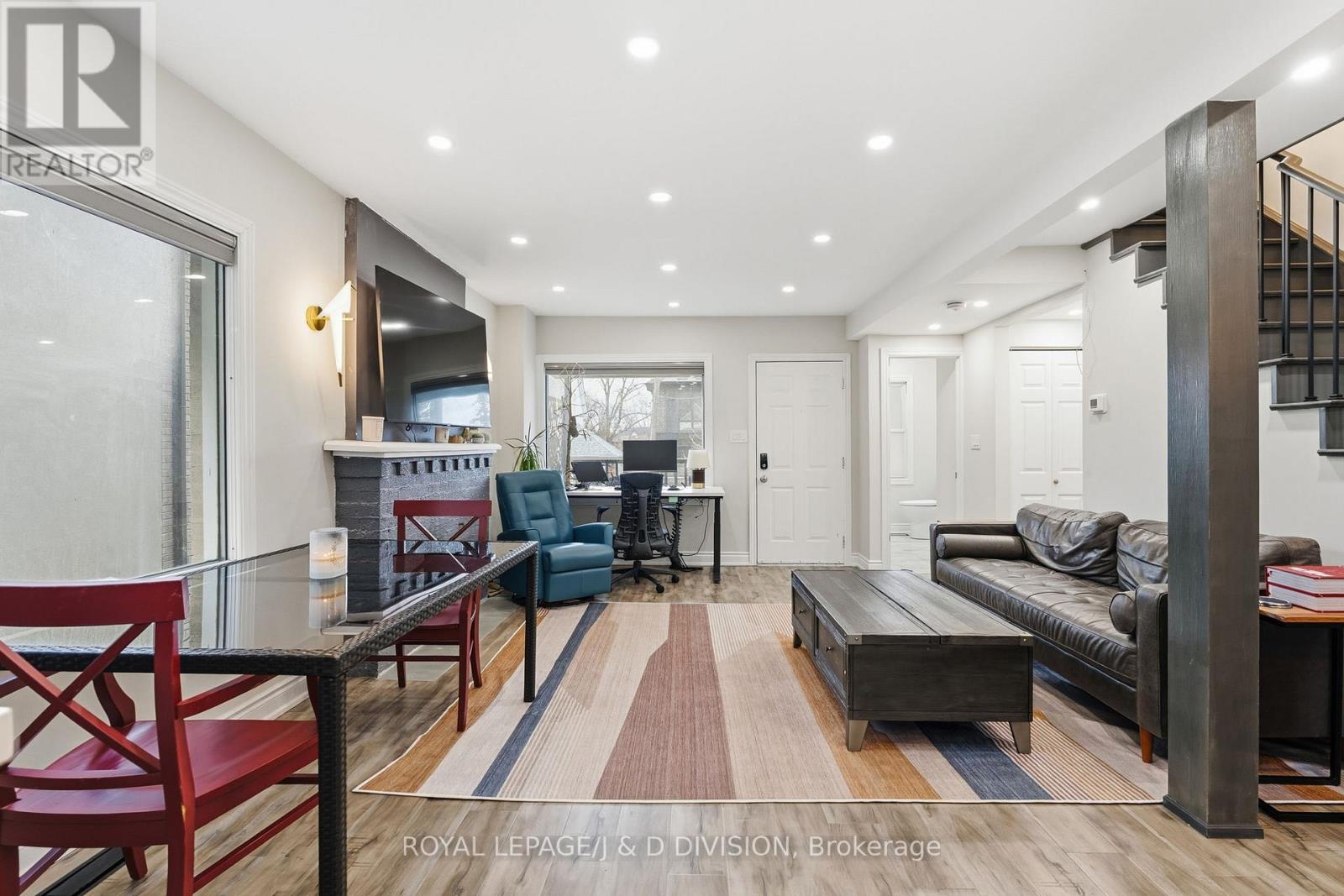 Upper - 118 Bogert Avenue, Toronto, Ontario  M2N 1K8 - Photo 9 - C12960756