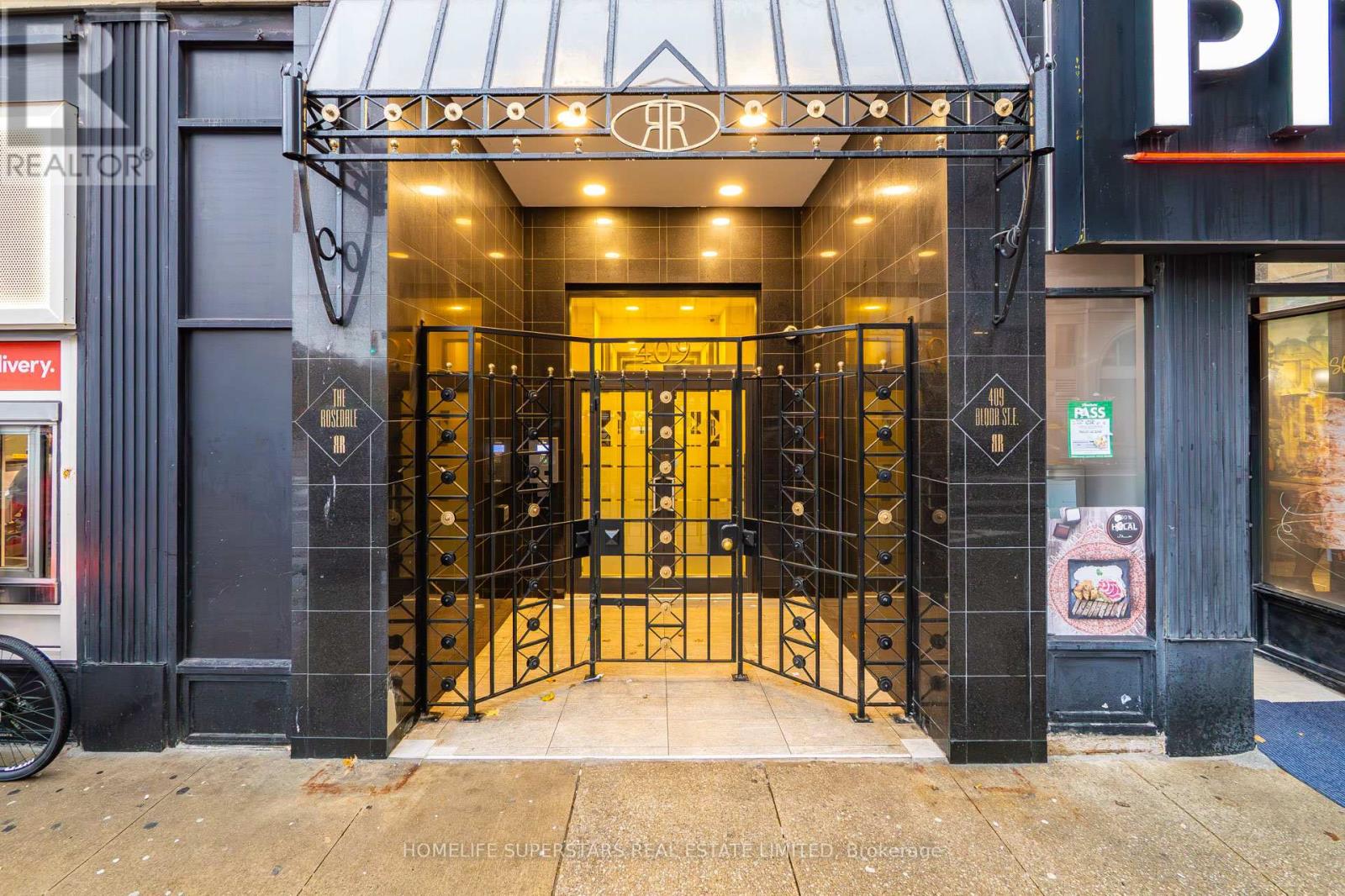 PH 3 - 409 BLOOR STREET E, Toronto, Ontario