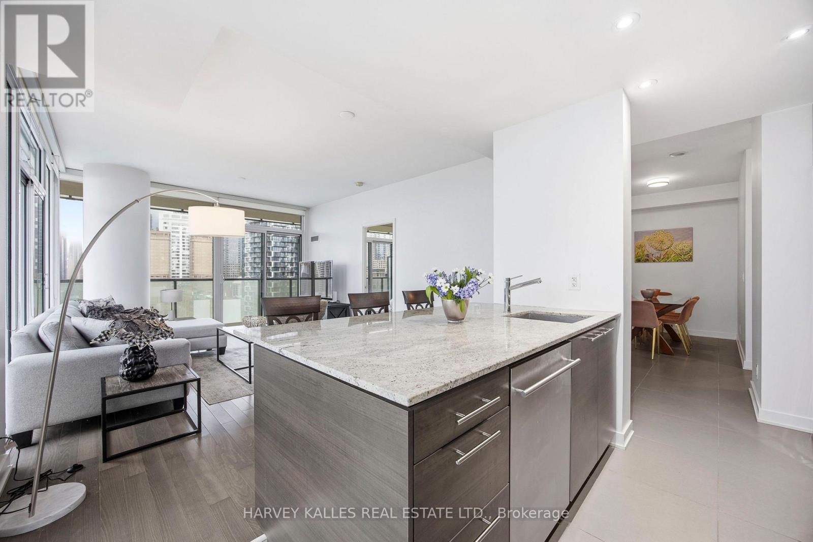 1612 - 1 Market Street, Toronto, Ontario  M5E 0A2 - Photo 12 - C12960788