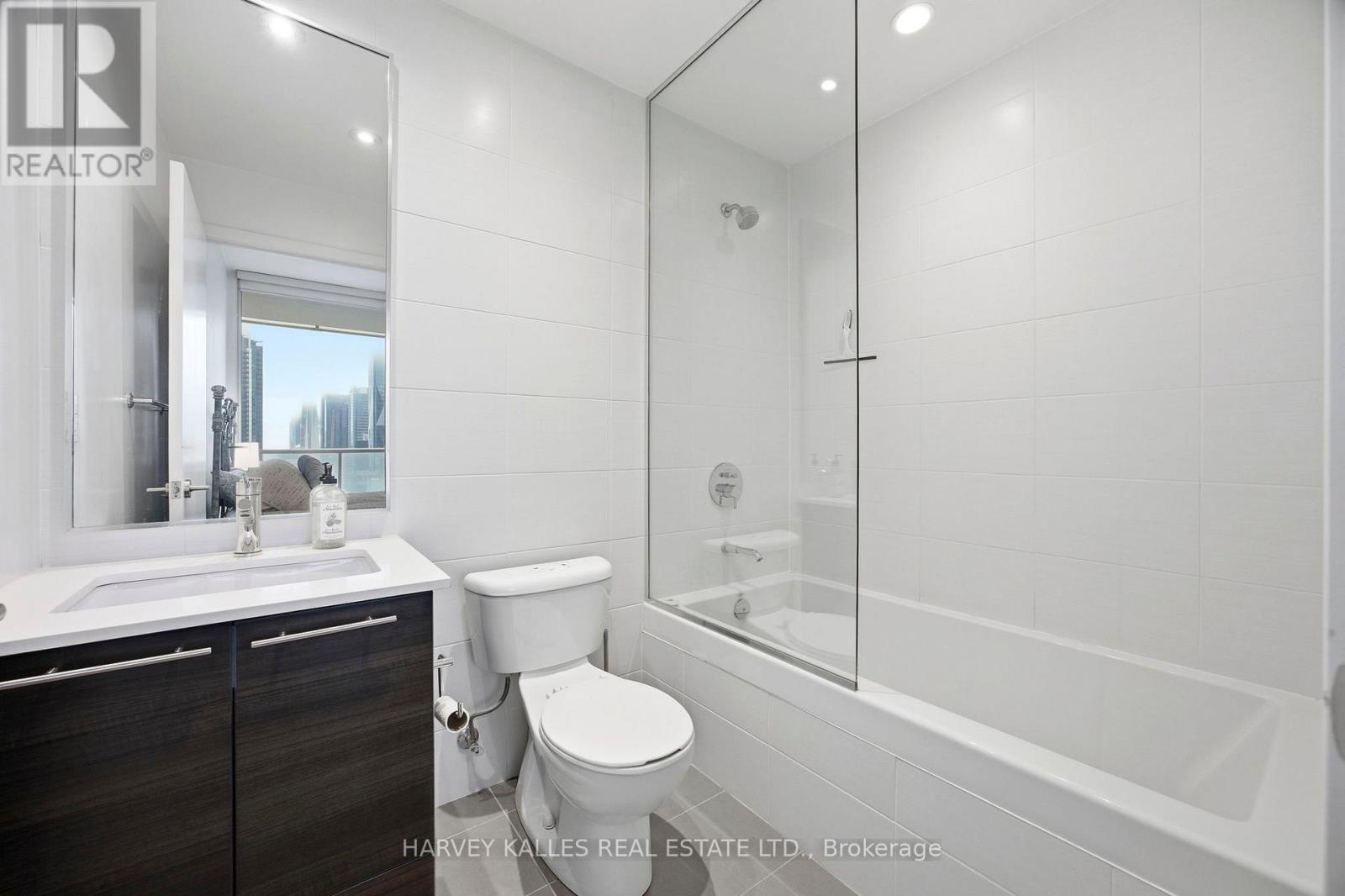 1612 - 1 Market Street, Toronto, Ontario  M5E 0A2 - Photo 17 - C12960788