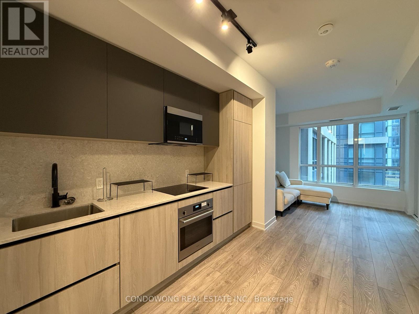 912 - 108 PETER STREET, Toronto, Ontario