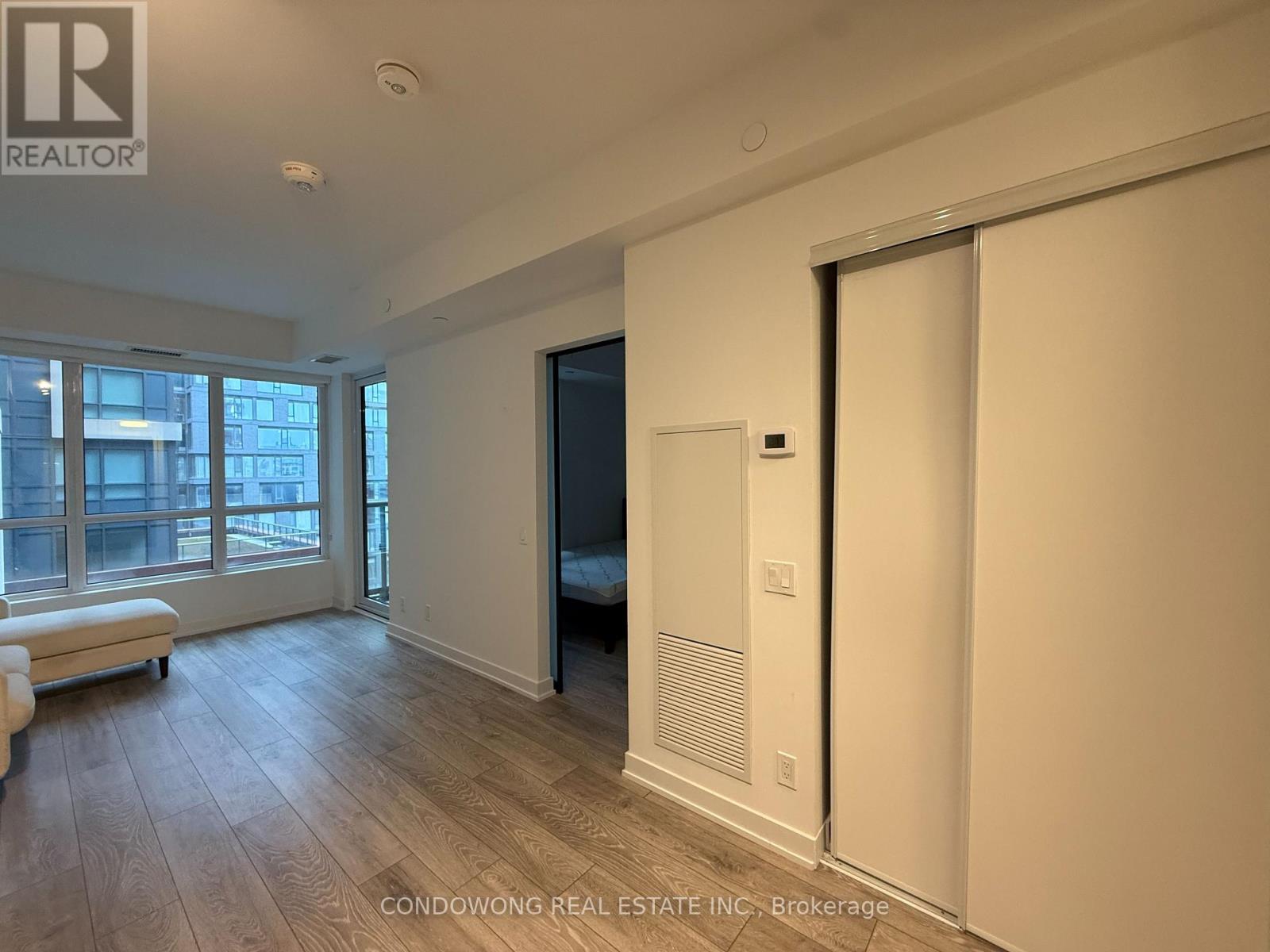 912 - 108 Peter Street, Toronto, Ontario  M5V 0W2 - Photo 3 - C12960856