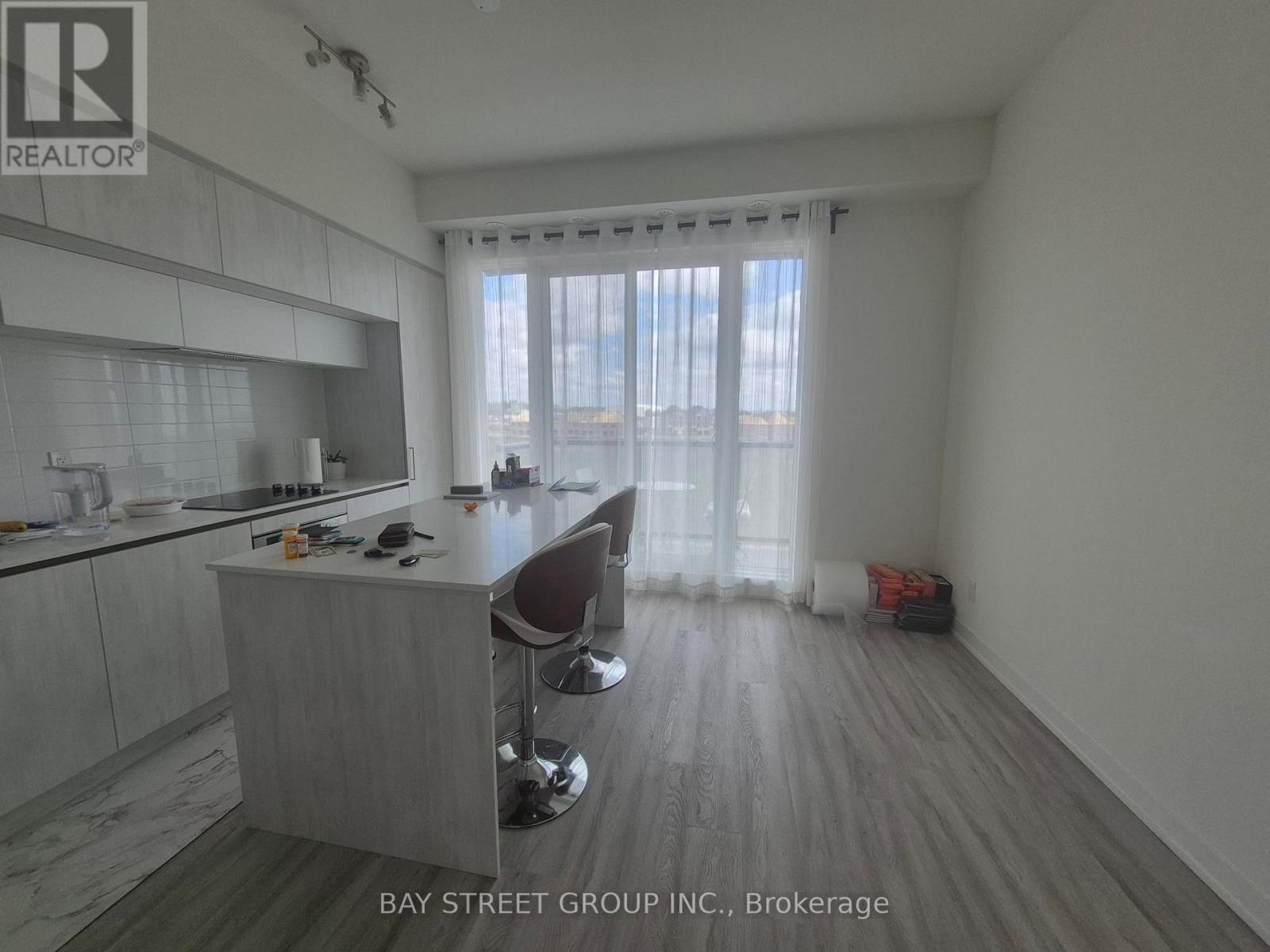 607 - 7 Steckley House Lane, Richmond Hill, Ontario  L4S 0N1 - Photo 4 - N12960754