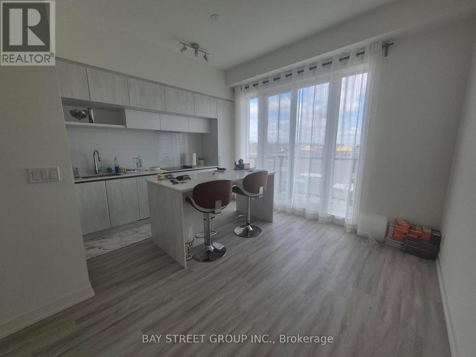 607 - 7 Steckley House Lane, Richmond Hill, Ontario  L4S 0N1 - Photo 5 - N12960754