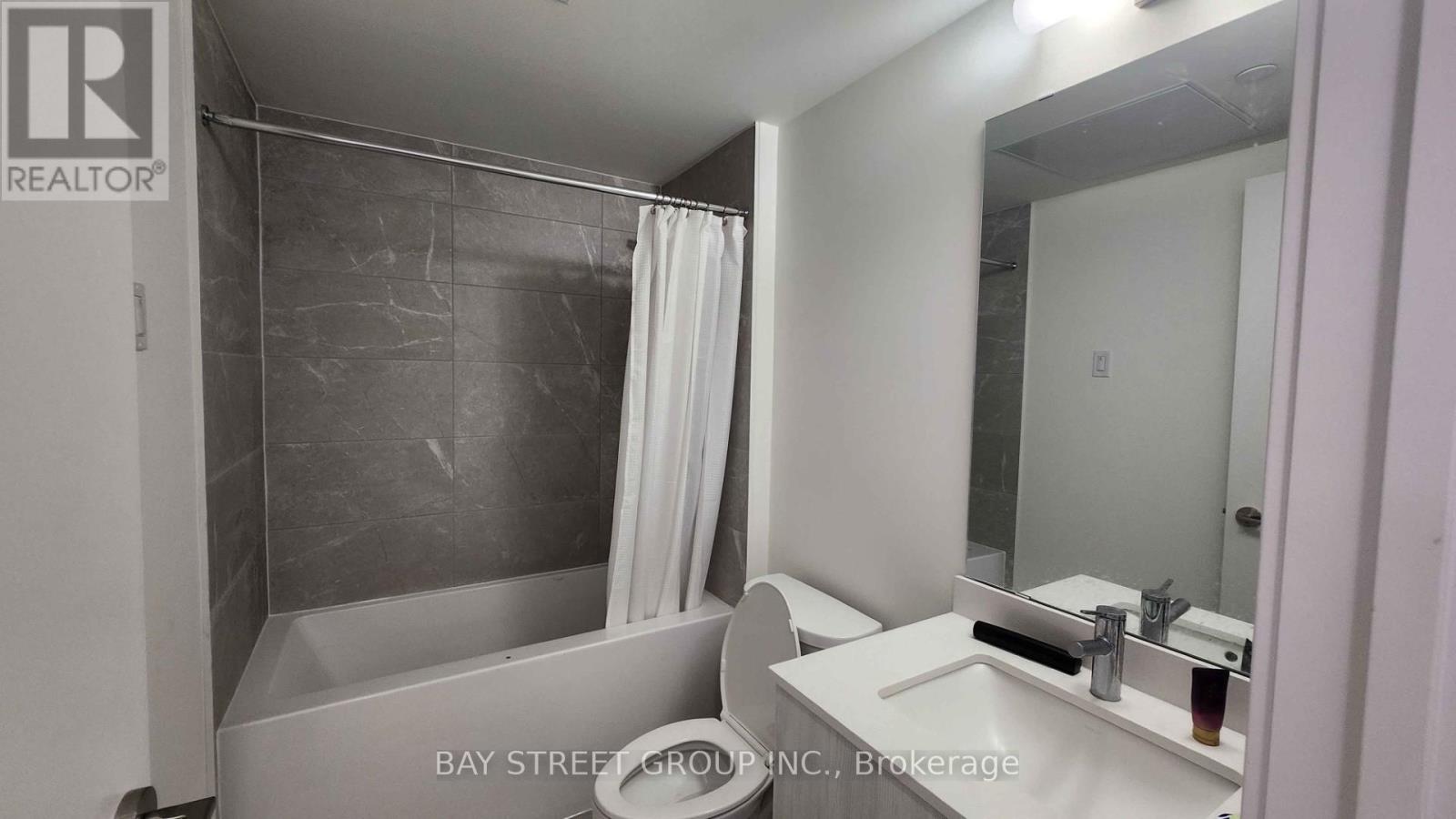 607 - 7 Steckley House Lane, Richmond Hill, Ontario  L4S 0N1 - Photo 9 - N12960754