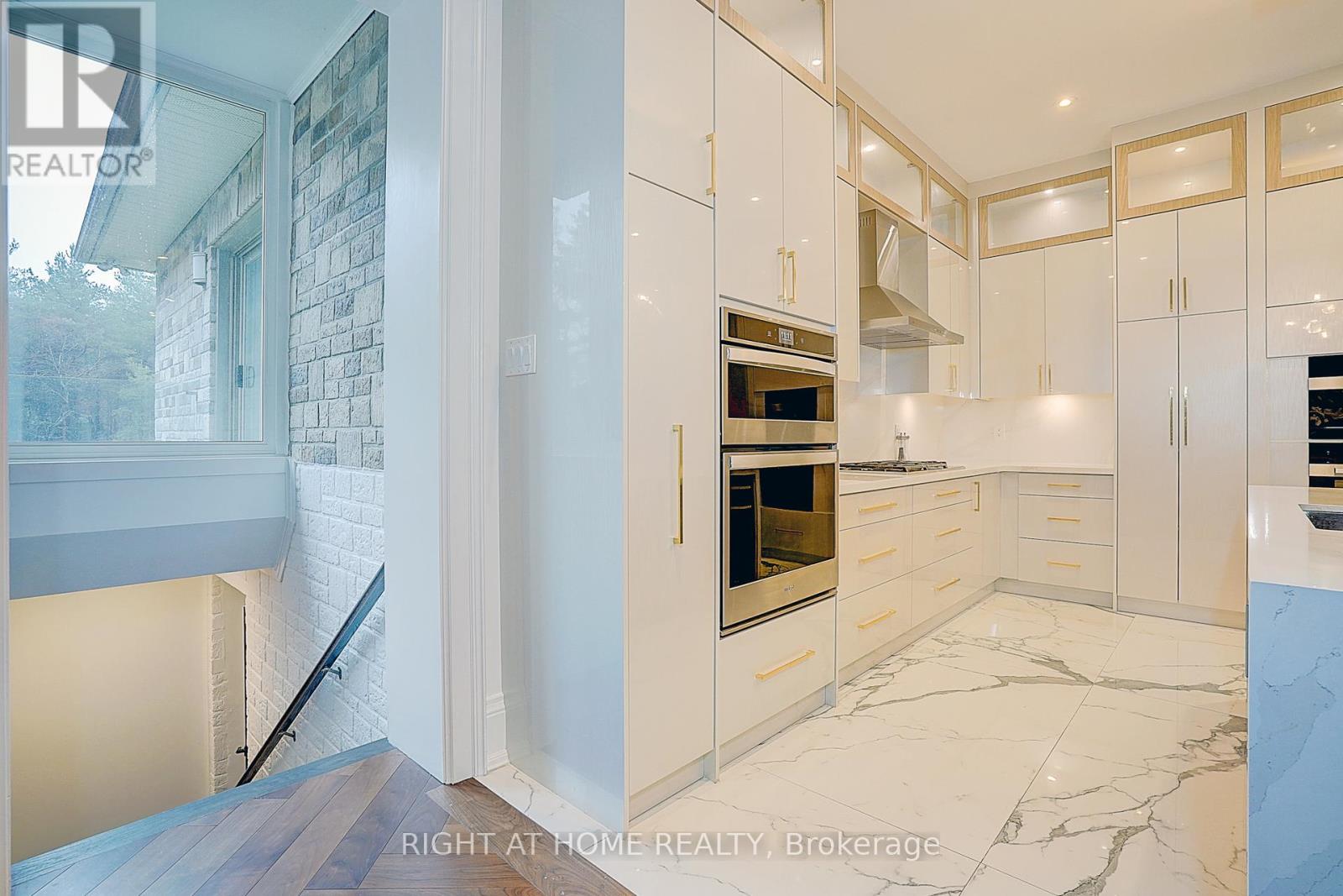 45 Loggers Trail, Whitchurch-Stouffville, Ontario  L4A 2L6 - Photo 10 - N12960908