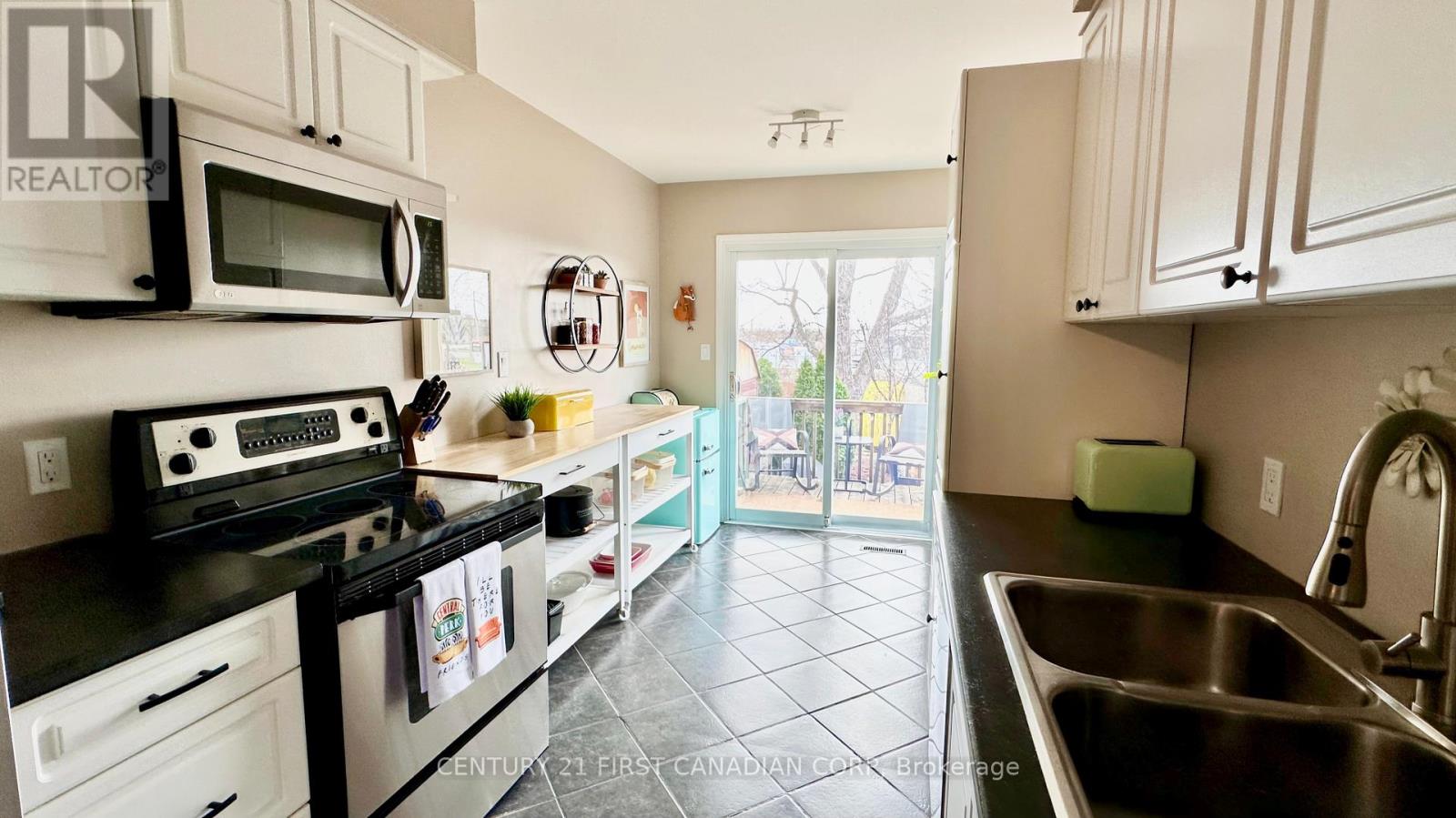 15 Chancton Crescent, London South, Ontario  N6E 2Y5 - Photo 5 - X12958978