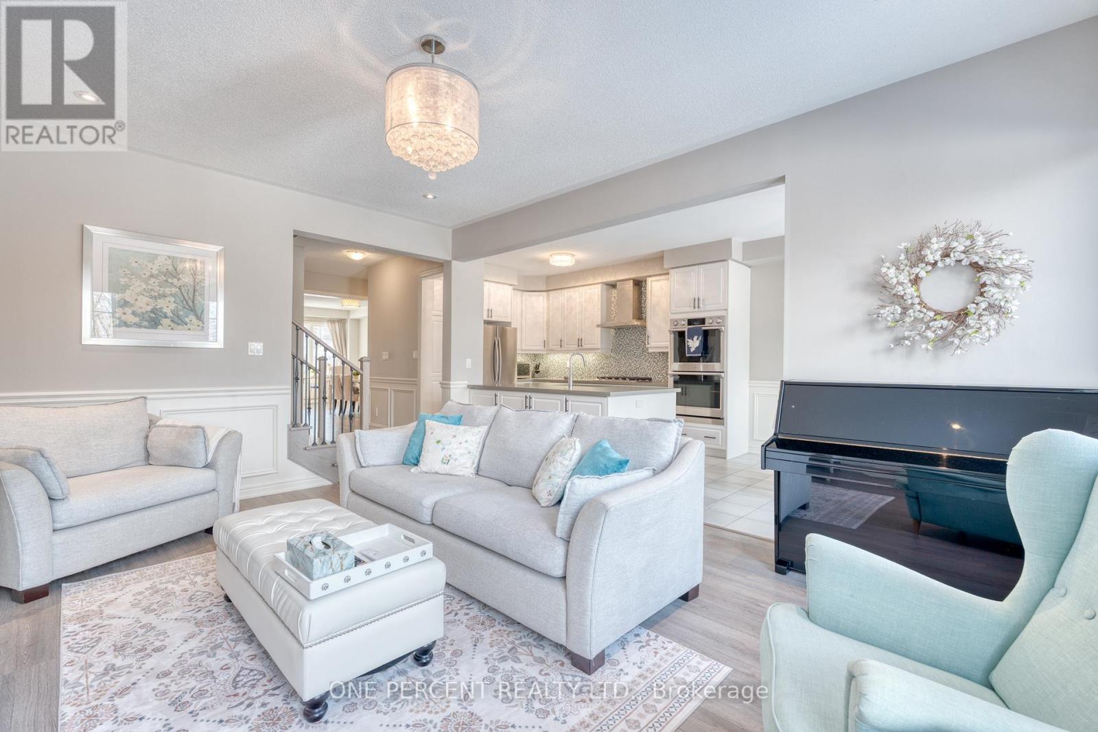 311 Humphrey Street, Hamilton, Ontario  L8B 1X4 - Photo 9 - X12714712