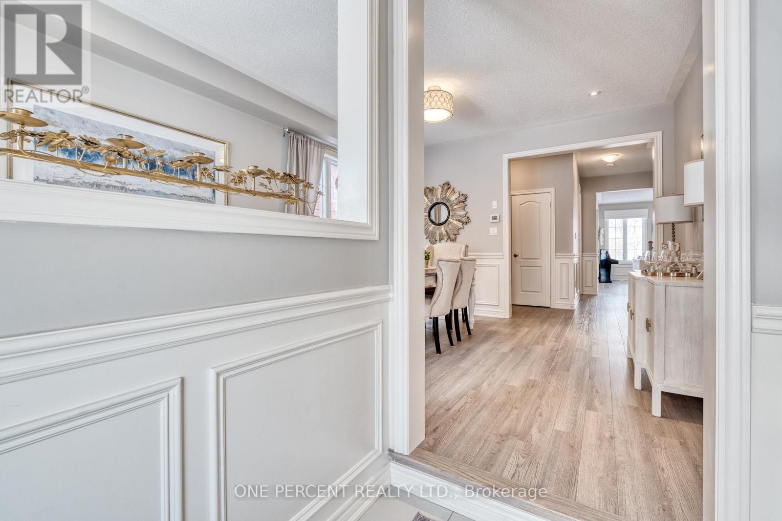 311 Humphrey Street, Hamilton, Ontario  L8B 1X4 - Photo 3 - X12714712