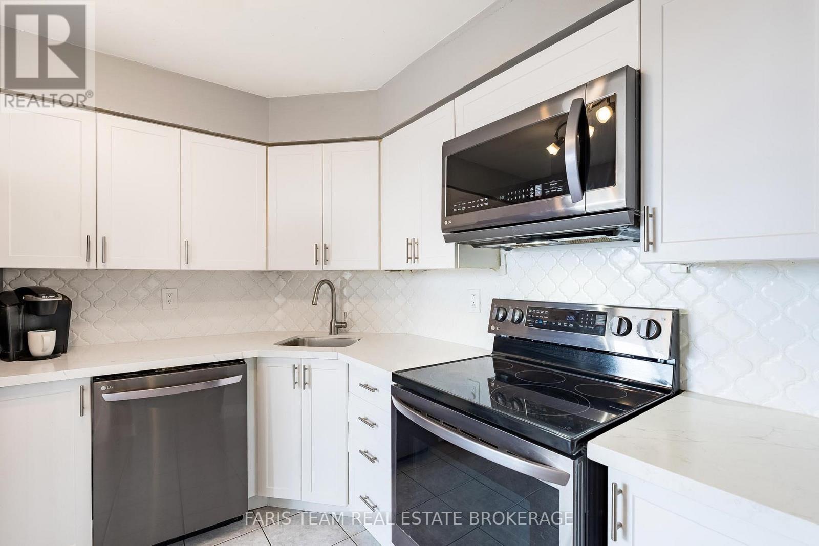 507 - 61 Markbrook Lane, Toronto, Ontario  M9V 5E7 - Photo 6 - W12960772