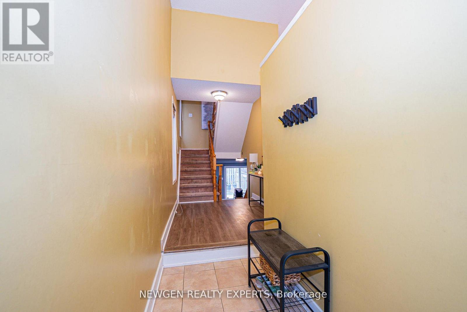 3420 Redpath Circle, Mississauga, Ontario  L5N 8R7 - Photo 5 - W12960774