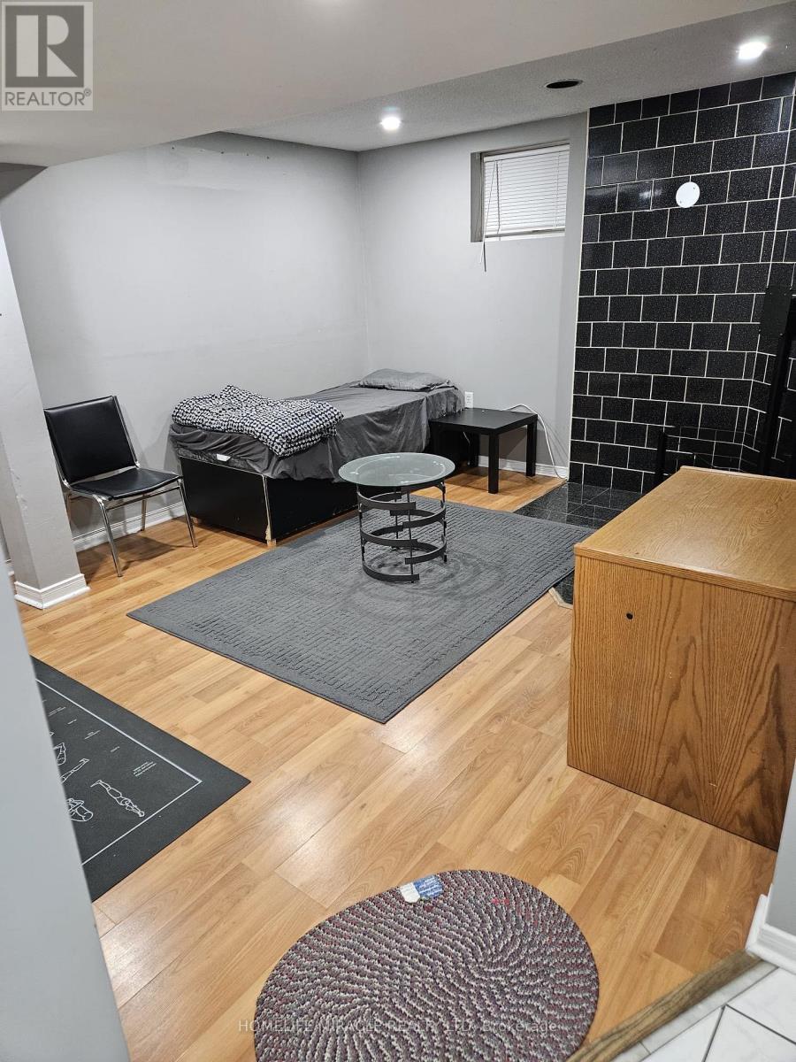 2 - 14 Tina Court, Brampton, Ontario  L6Y 4M6 - Photo 3 - W12960806