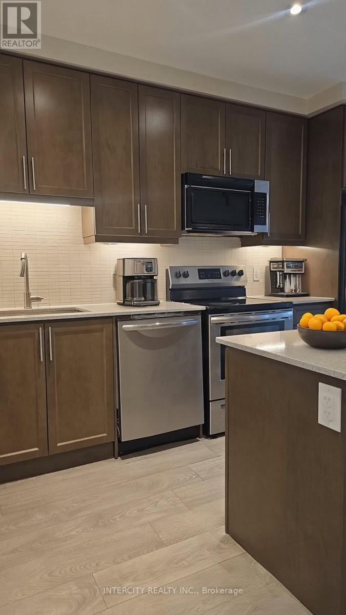 601 - 15 Lynch Street, Brampton, Ontario  L6W 0C7 - Photo 2 - W12960812