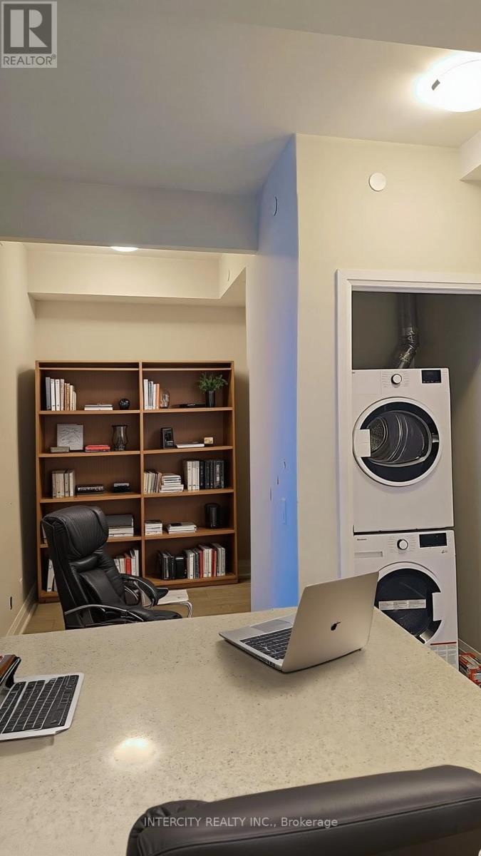 601 - 15 Lynch Street, Brampton, Ontario  L6W 0C7 - Photo 5 - W12960812