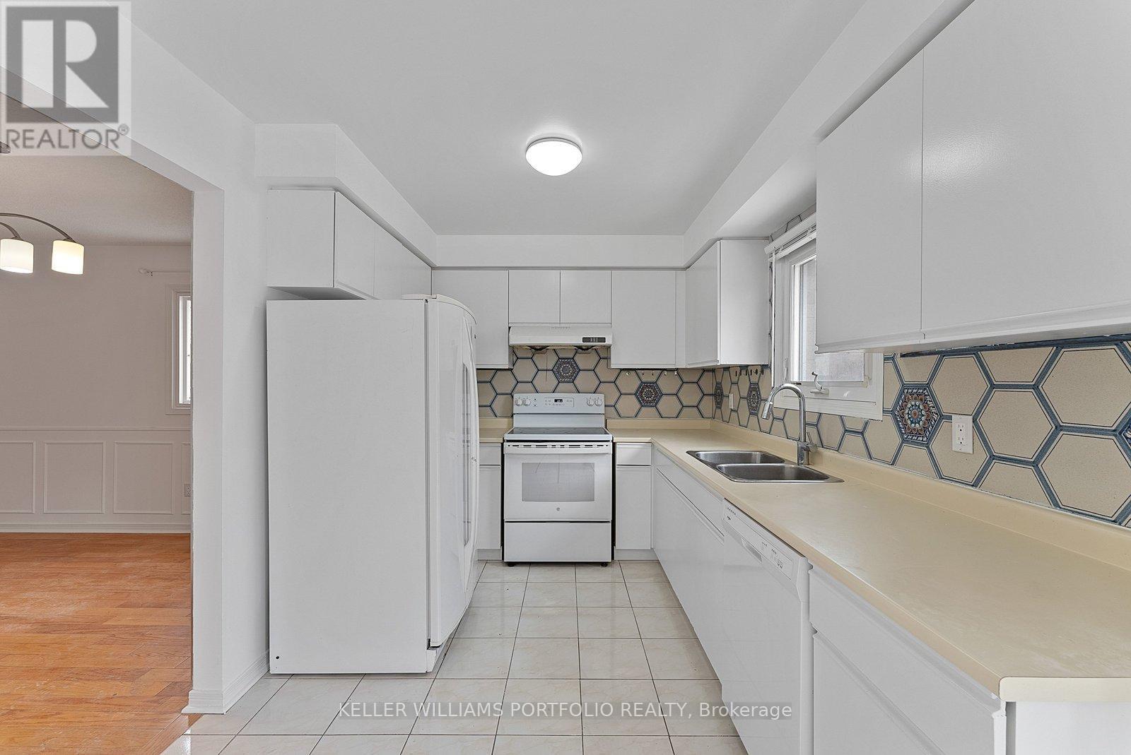 502 Turnbridge Road, Mississauga, Ontario  L5B 3M3 - Photo 15 - W12960816