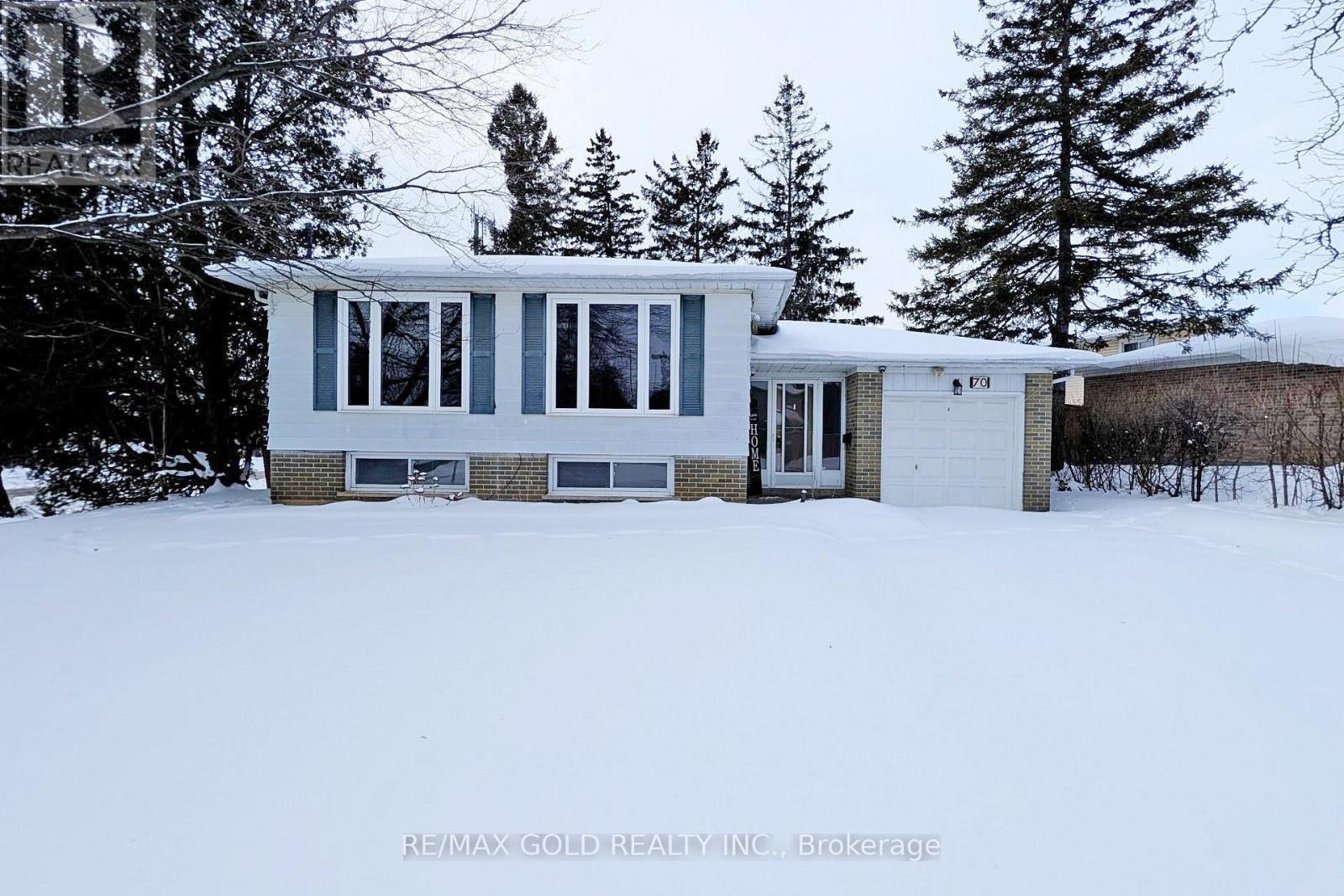 70 GREYSTONE CRESCENT, Halton Hills, Ontario