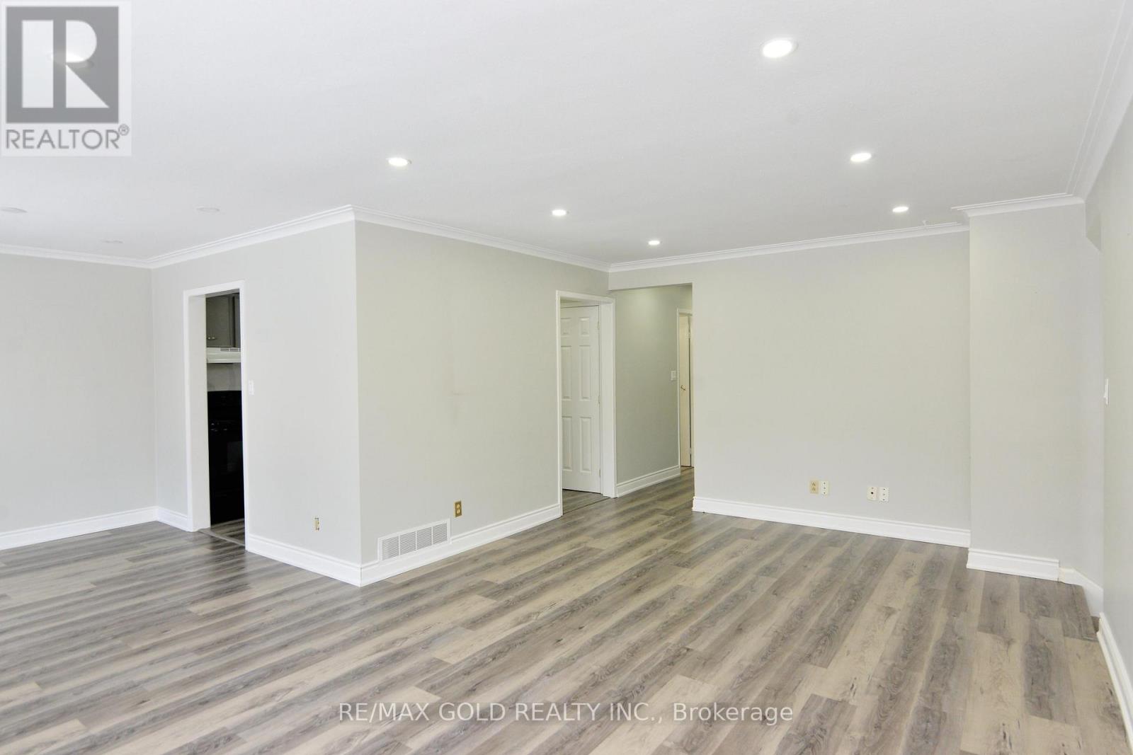 70 Greystone Crescent, Halton Hills, Ontario  L7G 1G9 - Photo 7 - W12960840