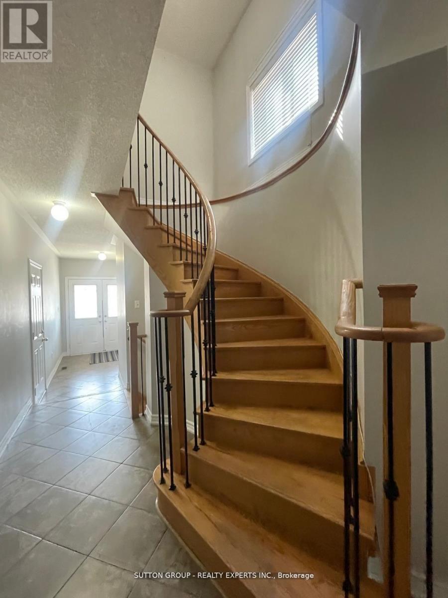 16 Freedom Oaks Trail, Brampton, Ontario  L6P 0B5 - Photo 8 - W12960870