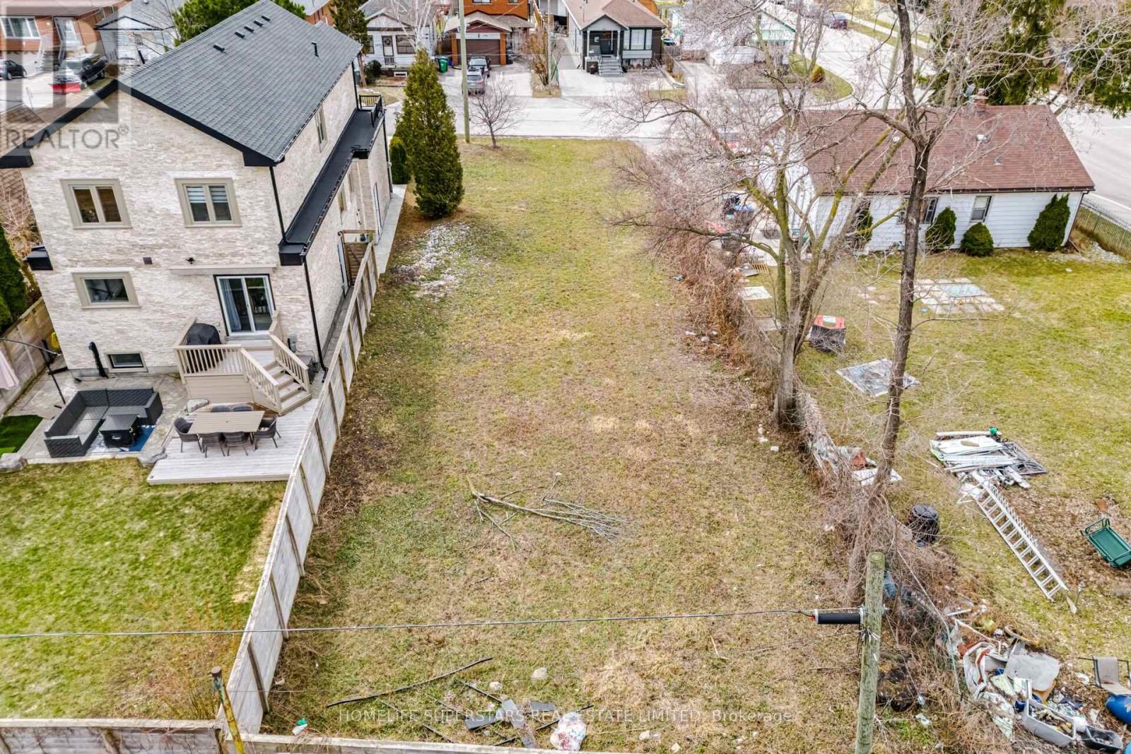 1073 Westmount Avenue, Mississauga, Ontario  L5E 1X5 - Photo 2 - W12960922