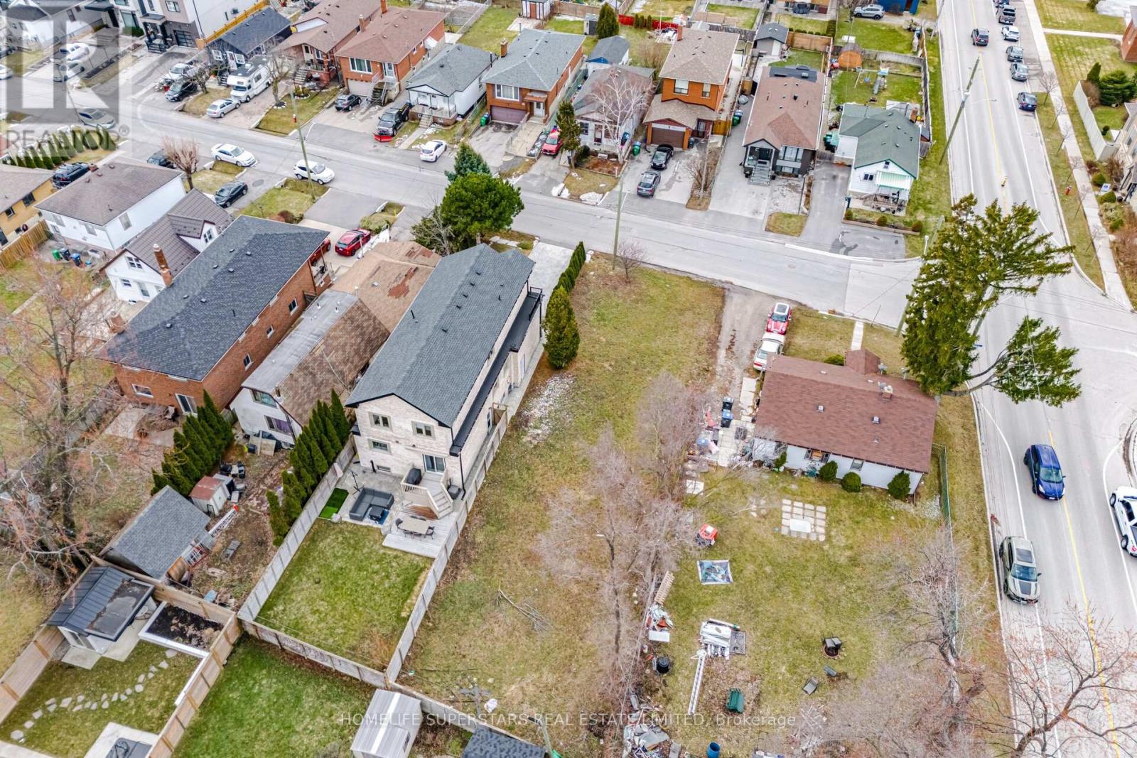 1073 Westmount Avenue, Mississauga, Ontario  L5E 1X5 - Photo 4 - W12960922