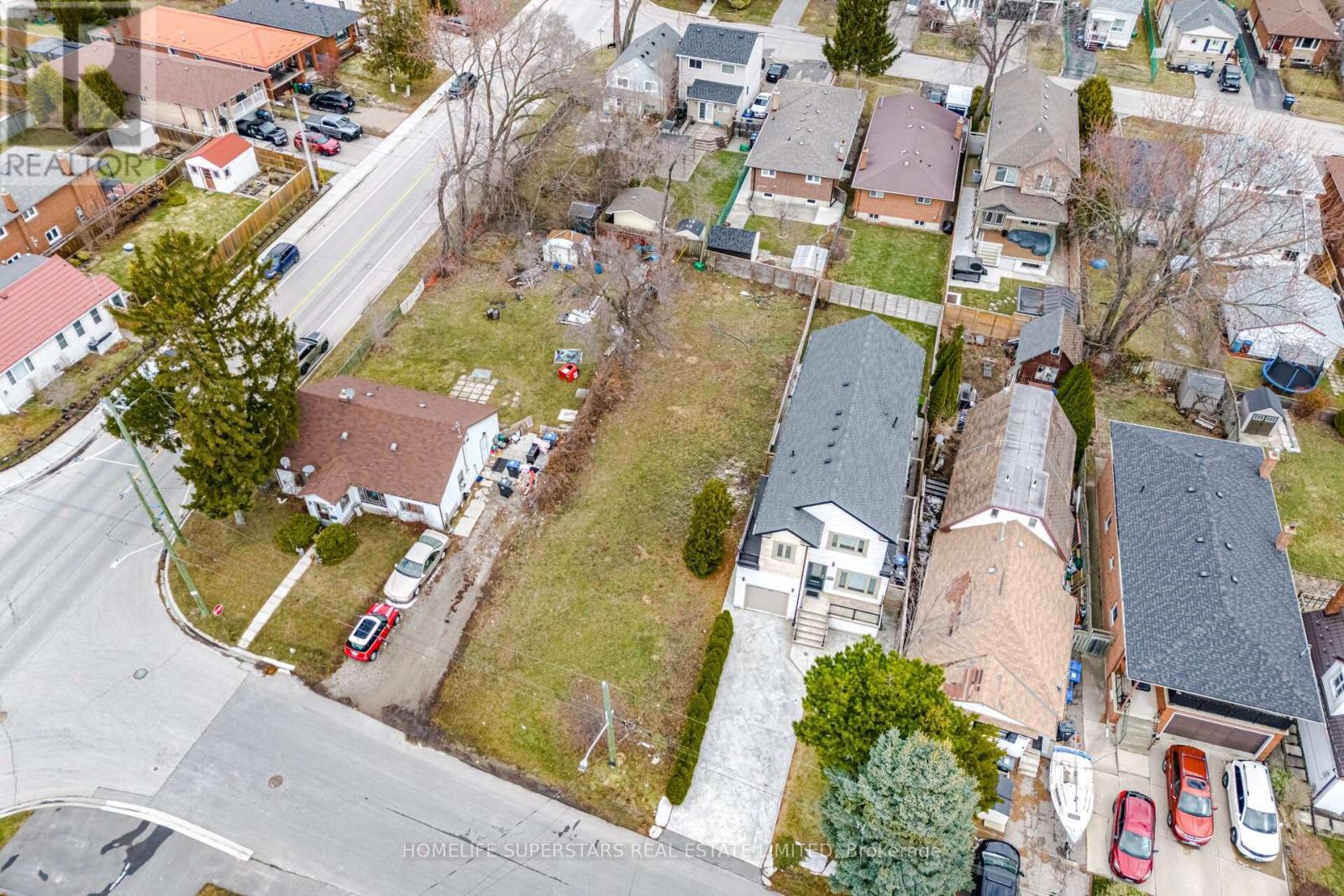 1073 Westmount Avenue, Mississauga, Ontario  L5E 1X5 - Photo 6 - W12960922