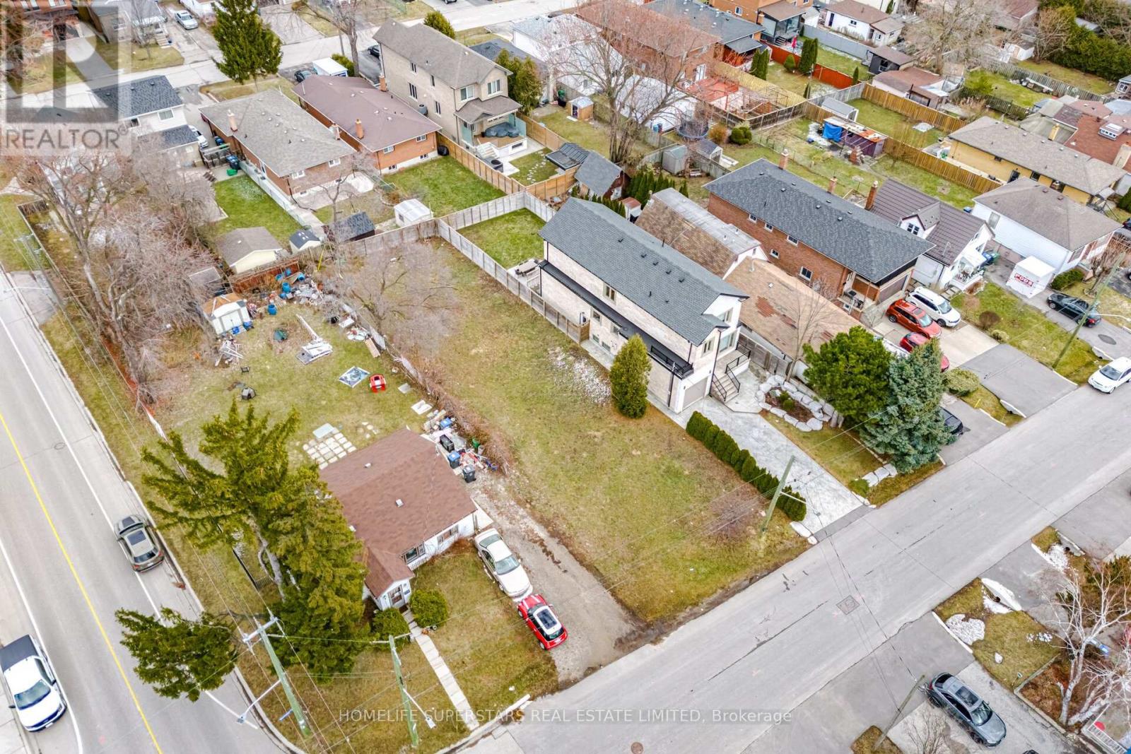 1073 Westmount Avenue, Mississauga, Ontario  L5E 1X5 - Photo 8 - W12960922