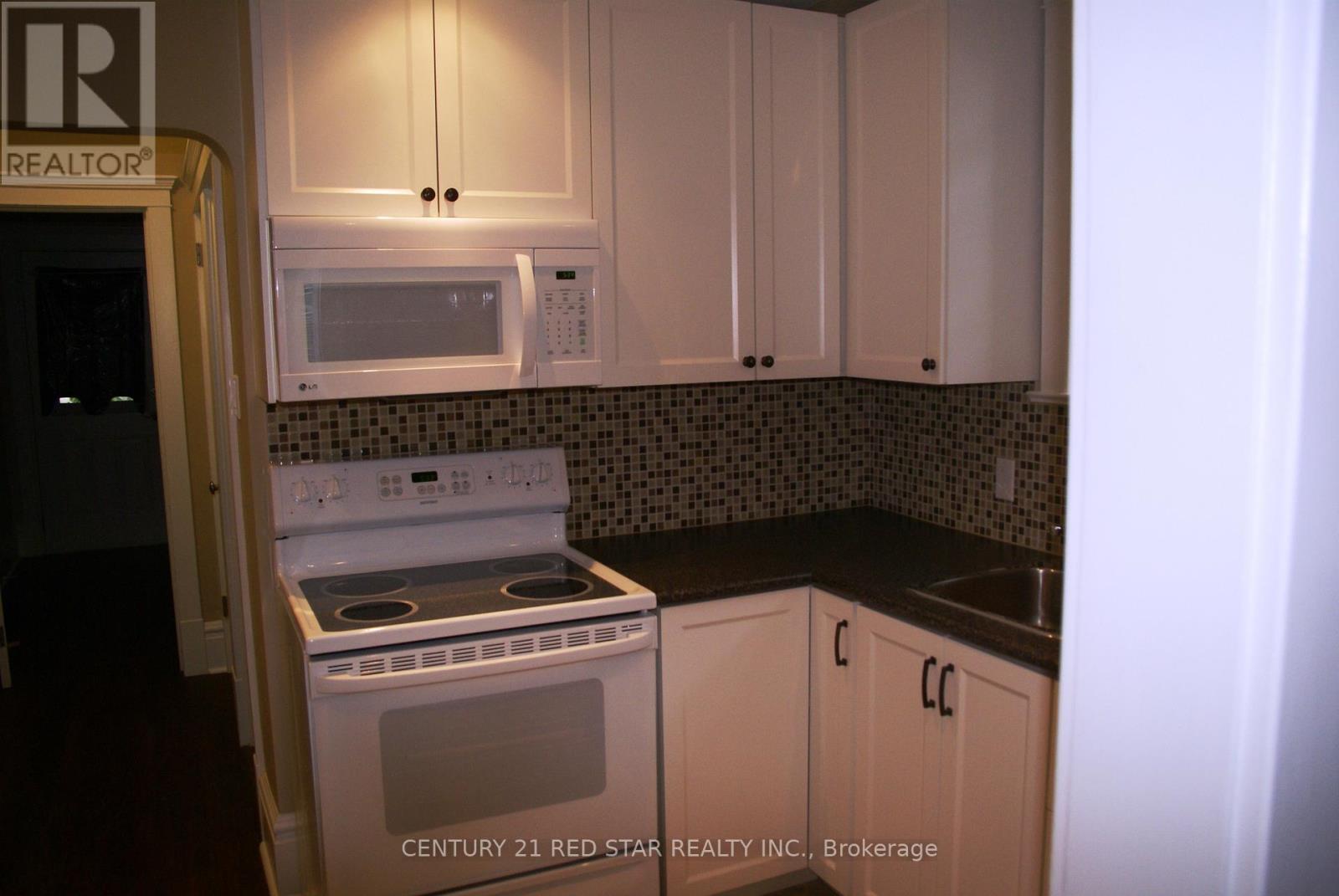 57 Humberside Avenue, Toronto, Ontario  M6P 1J6 - Photo 13 - W12960934