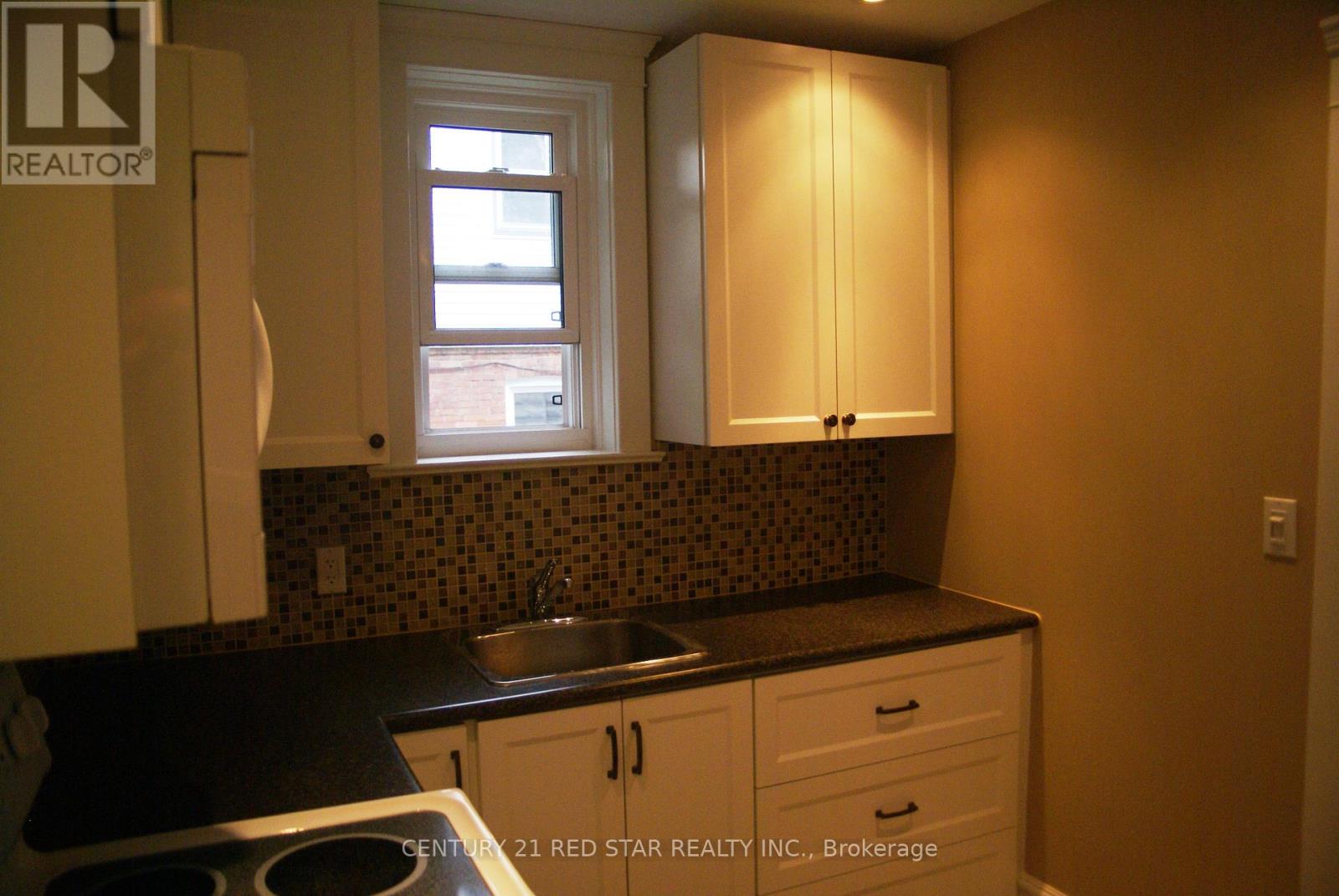 57 Humberside Avenue, Toronto, Ontario  M6P 1J6 - Photo 14 - W12960934