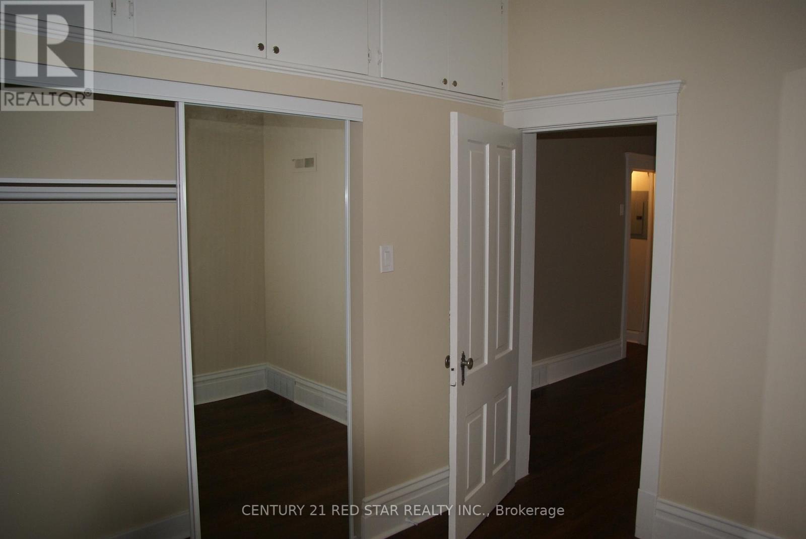 57 Humberside Avenue, Toronto, Ontario  M6P 1J6 - Photo 8 - W12960934