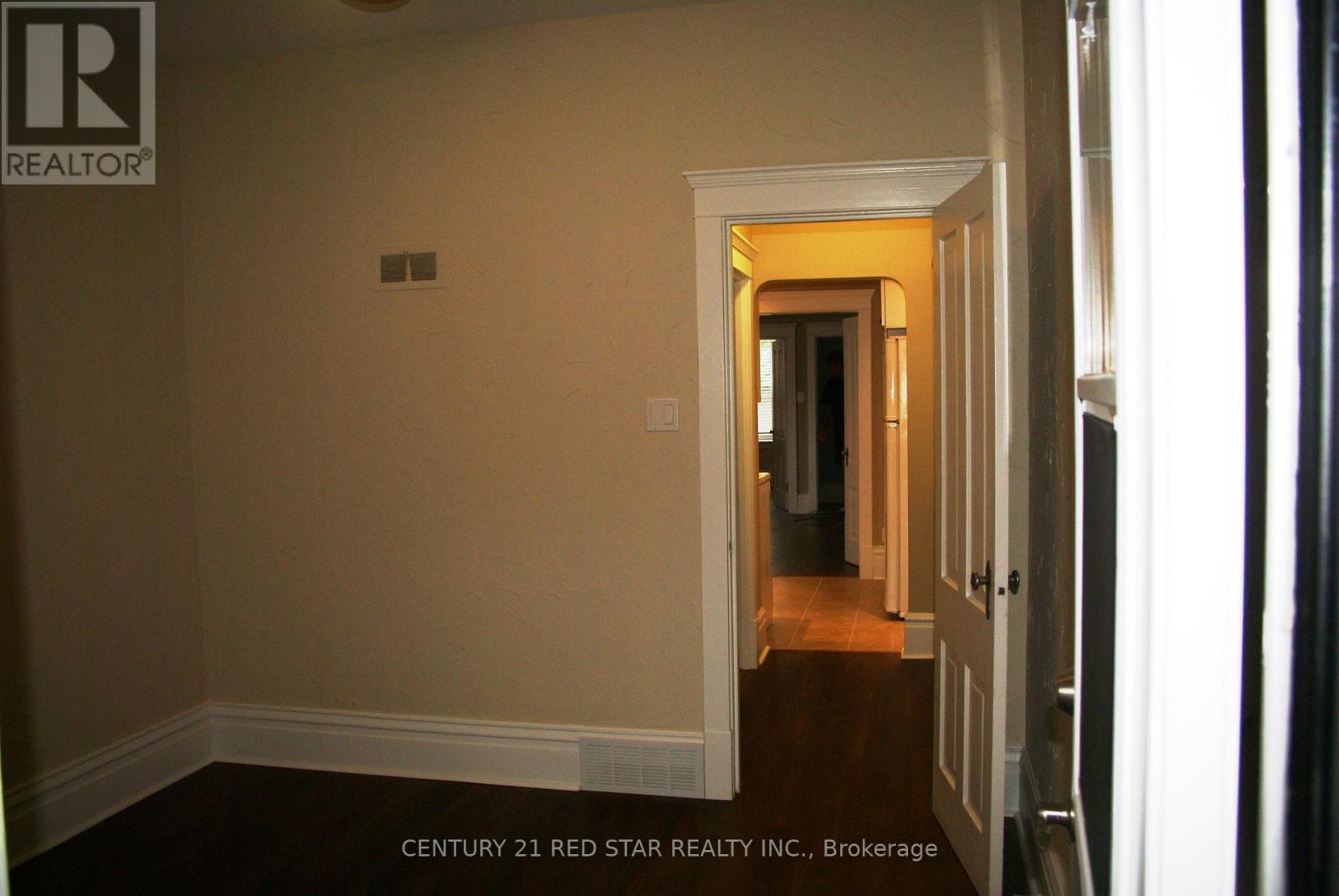 57 Humberside Avenue, Toronto, Ontario  M6P 1J6 - Photo 9 - W12960934