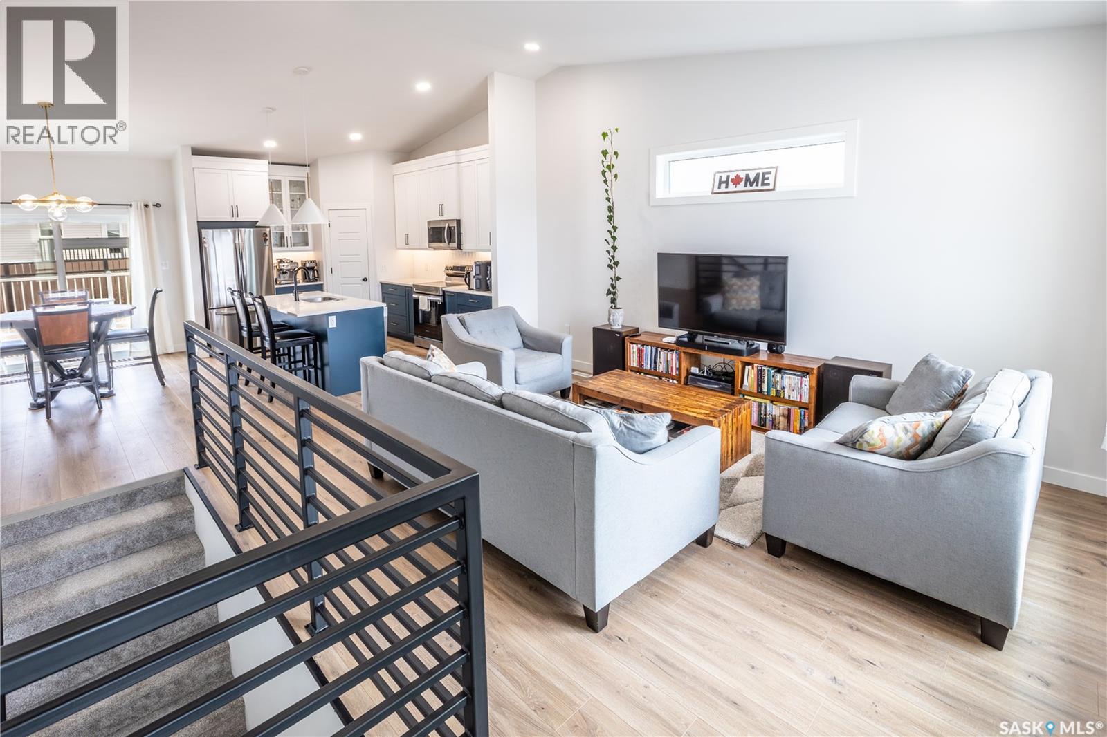 1002 Maplewood Drive, Moose Jaw, Saskatchewan  S6J 0E4 - Photo 2 - SK032105