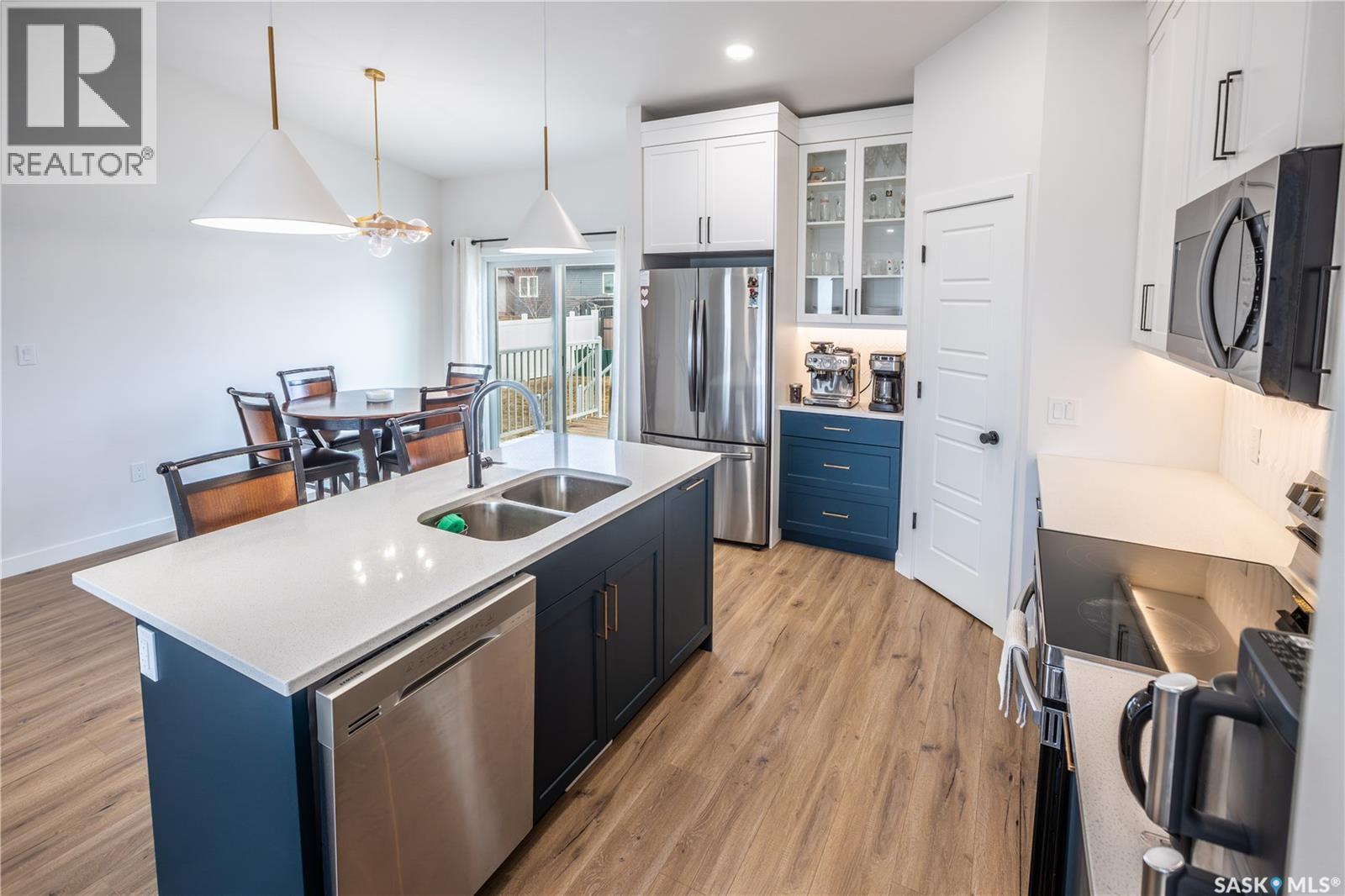 1002 Maplewood Drive, Moose Jaw, Saskatchewan  S6J 0E4 - Photo 4 - SK032105