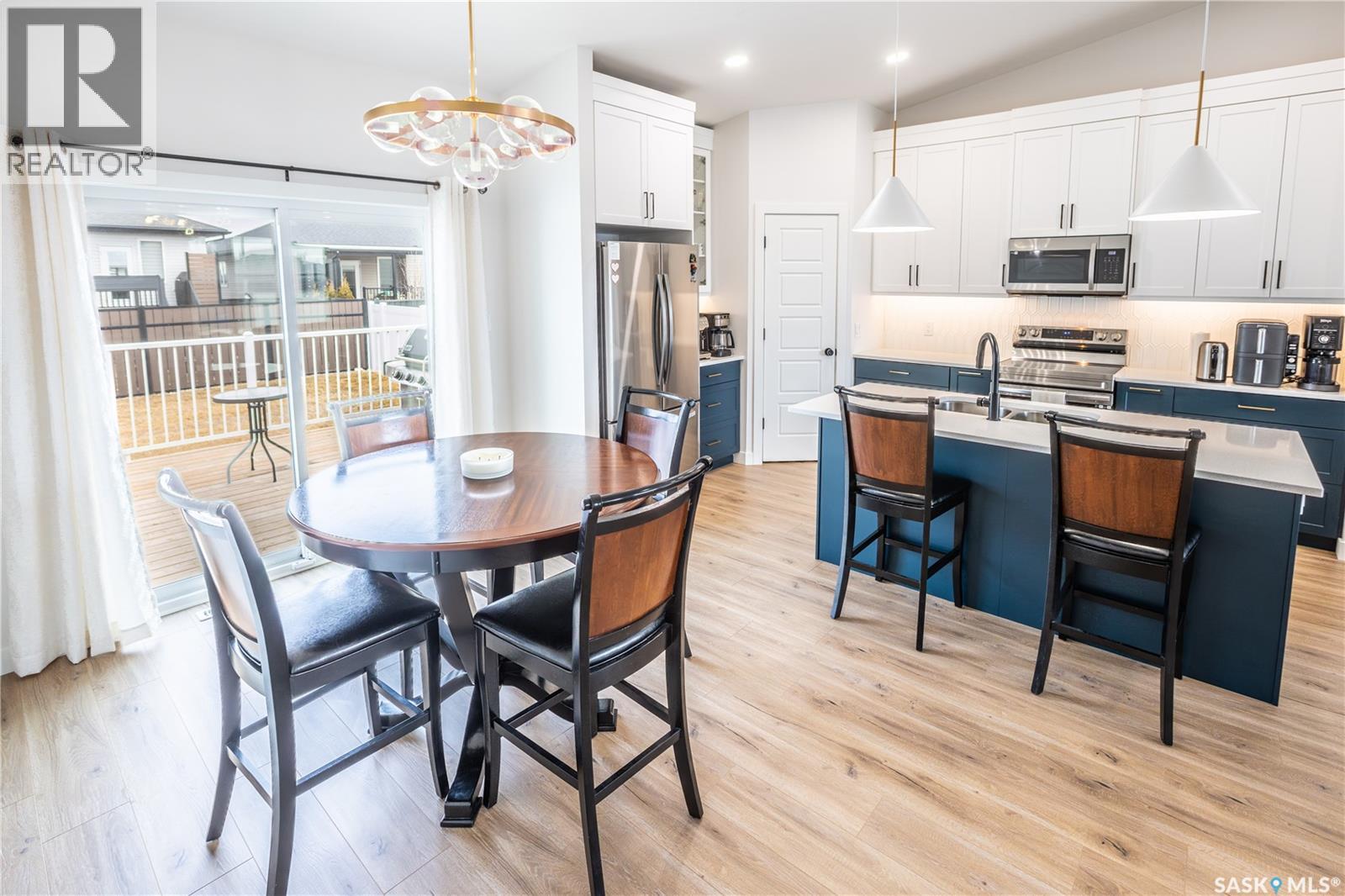 1002 Maplewood Drive, Moose Jaw, Saskatchewan  S6J 0E4 - Photo 5 - SK032105