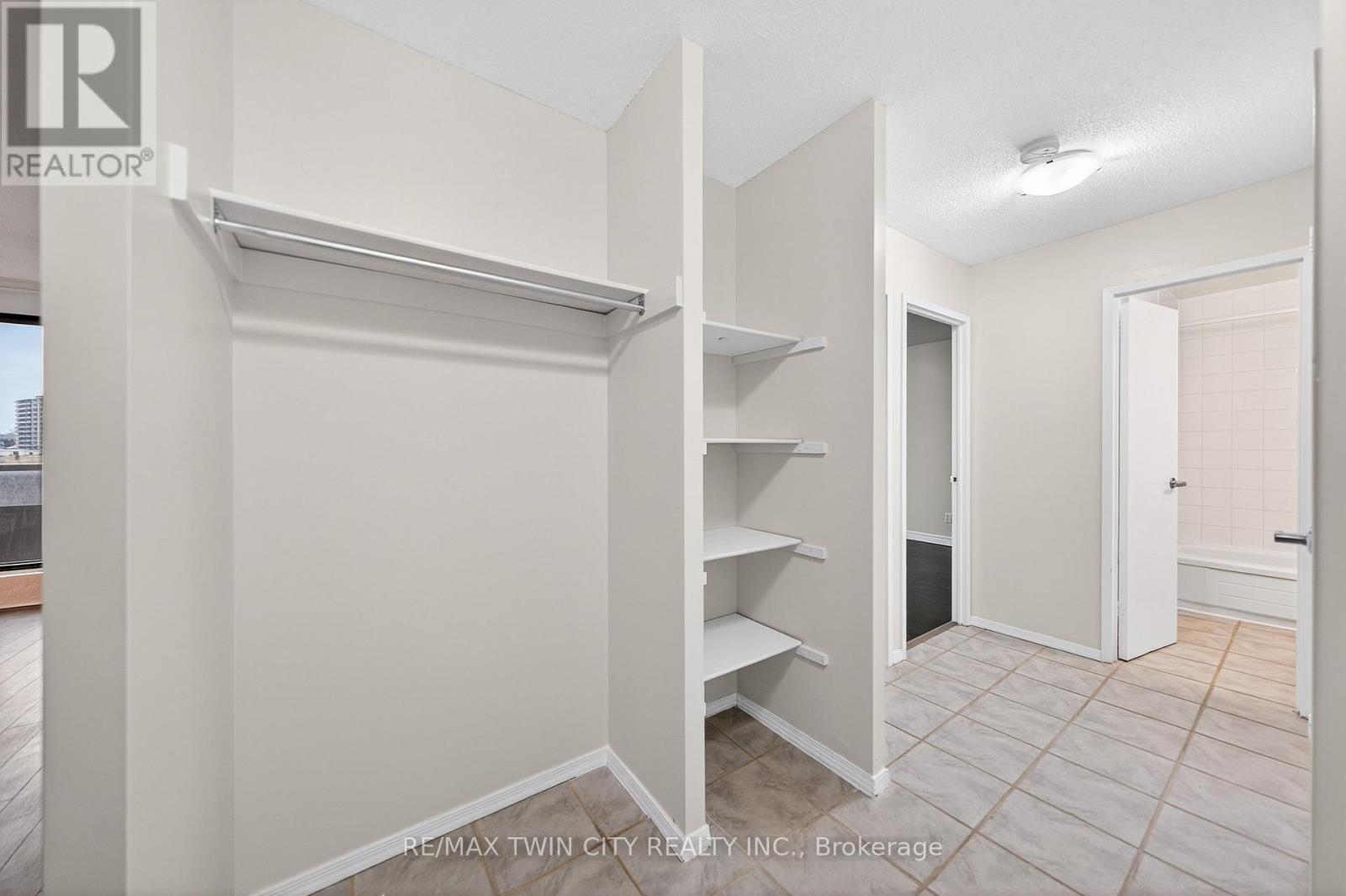 605 - 1100 Courtland Avenue E, Kitchener, Ontario  N2C 2H9 - Photo 10 - X12960798