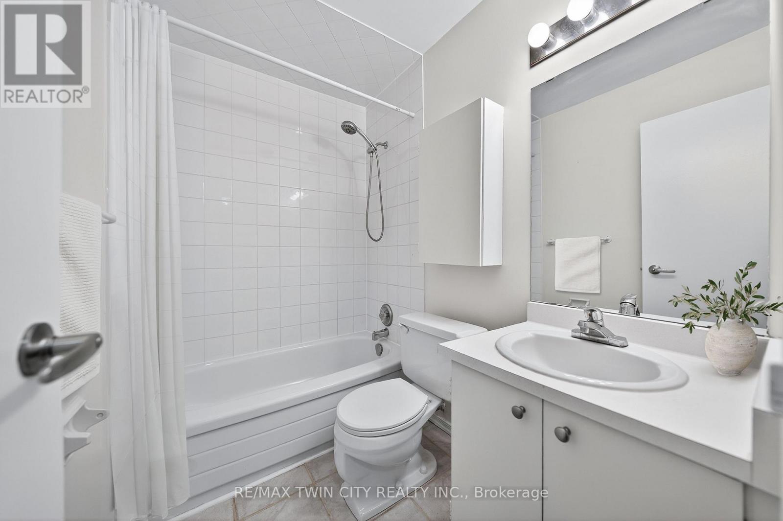 605 - 1100 Courtland Avenue E, Kitchener, Ontario  N2C 2H9 - Photo 24 - X12960798